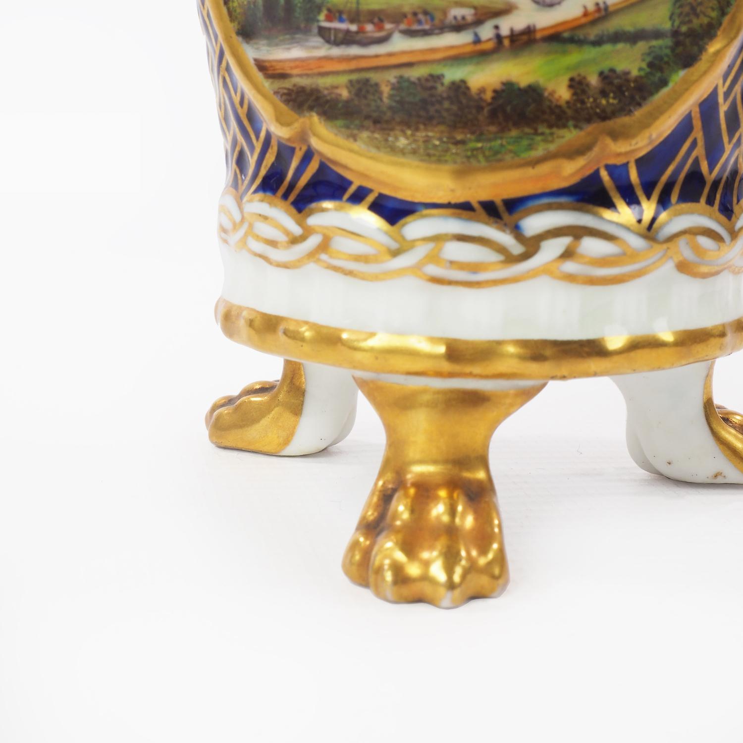 Chamberlain Worcester Three Footed Pot with a View of Worcester, 1820s In Good Condition For Sale In London, GB