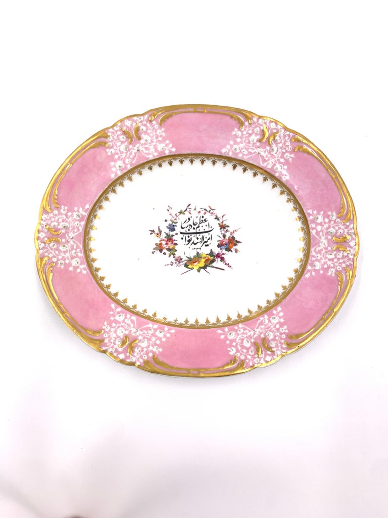 Chamberlains received an order for two magnicent services which were made for Nawab of the Carnatic, Azam Jah (r.1819-1825), around 1820 (India). The pink set has the Nawab's insignia in the centre of the plate surrounded by a floral wreath. The