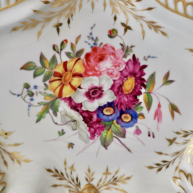 Chamberlains Worcester Dessert Service, White with Flowers, Regency, ca 1822 For Sale 9