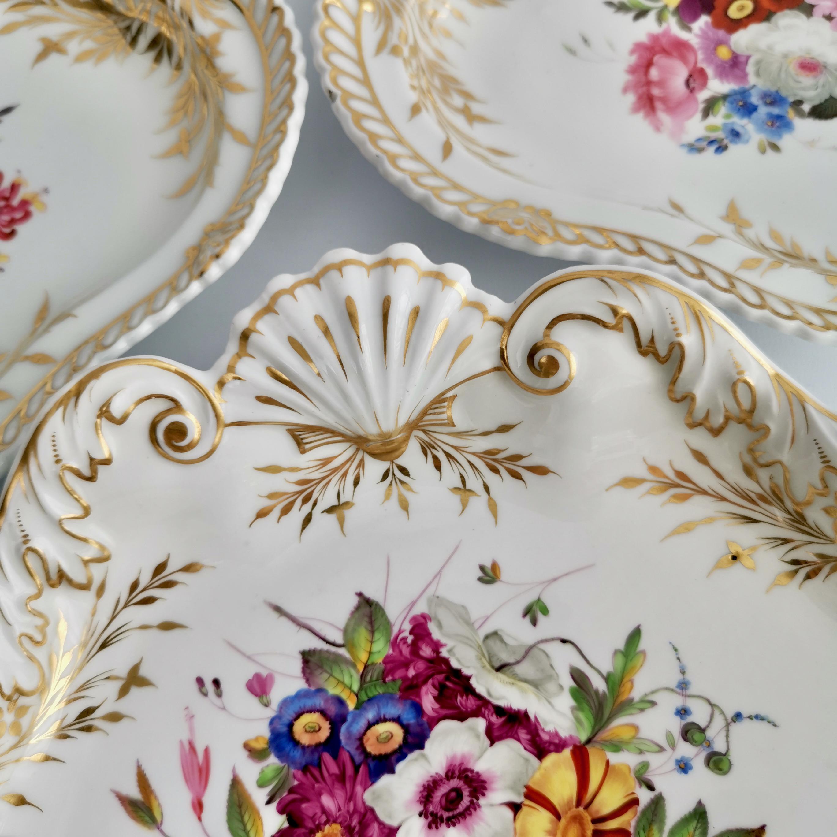 Chamberlains Worcester Dessert Service, White with Flowers, Regency, ca 1822 For Sale 12