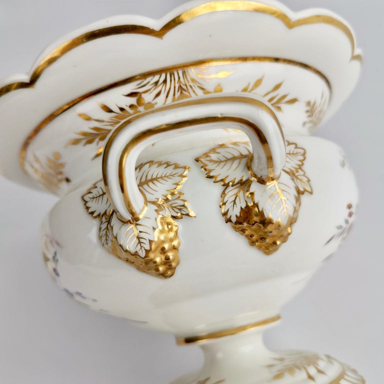 Chamberlains Worcester Dessert Service, White with Flowers, Regency, ca 1822 For Sale 13