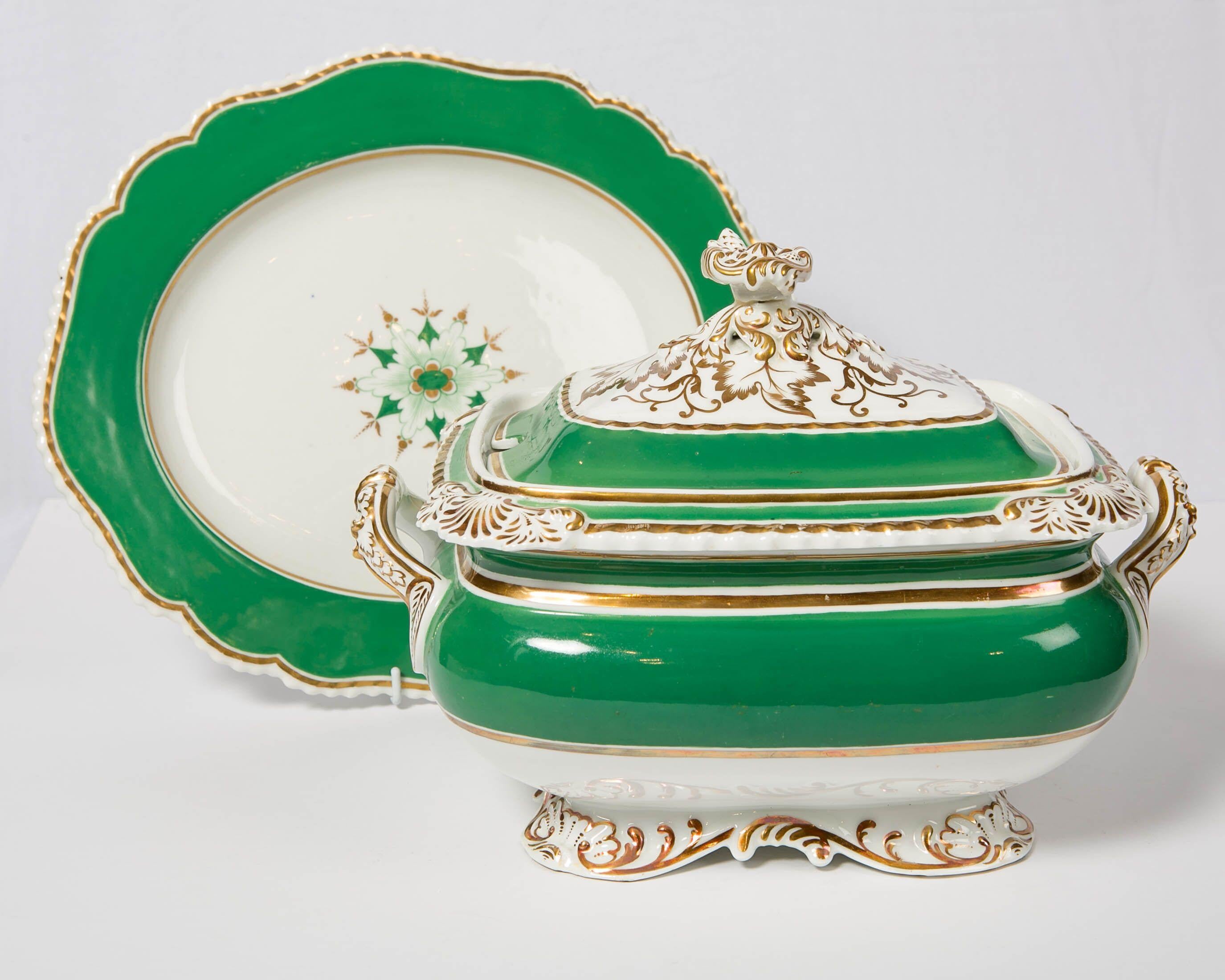 Why we love it: The intense green
We are proud to offer this Chamberlains Worcester Soup Tureen made in England, circa 1825. It is painted with broad bands of intense green. The details of the tureen are superb. The top edge is gadrooned, the