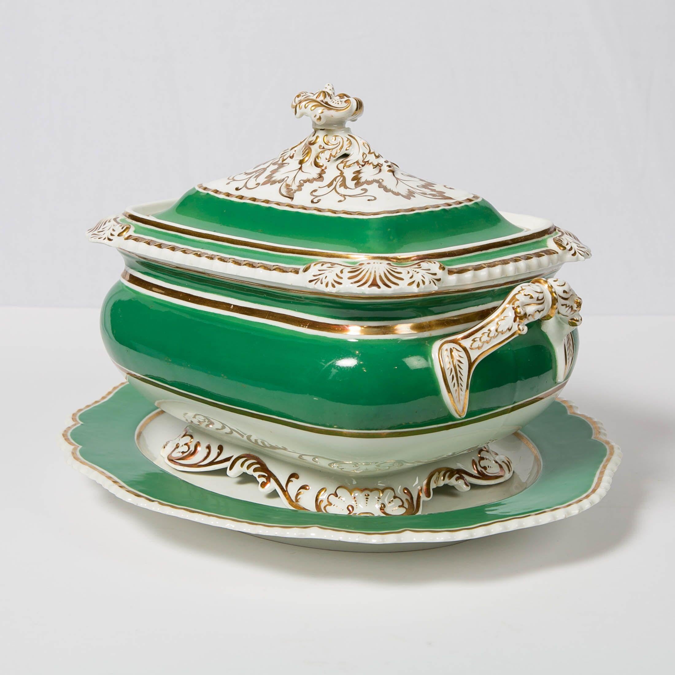 English Chamberlains Worcester Green Soup Tureen Made in England, circa 1825