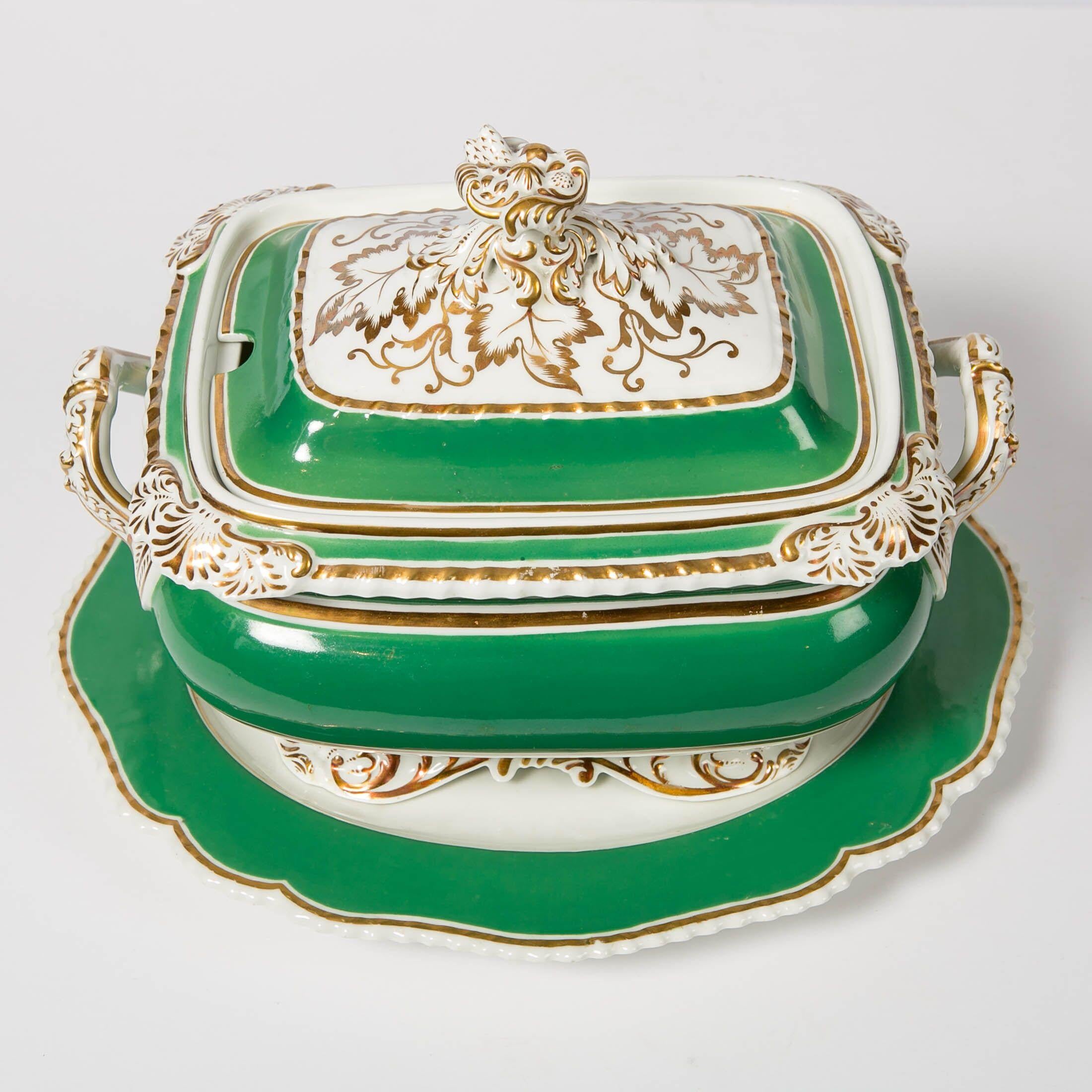 Porcelain Chamberlains Worcester Green Soup Tureen Made in England, circa 1825