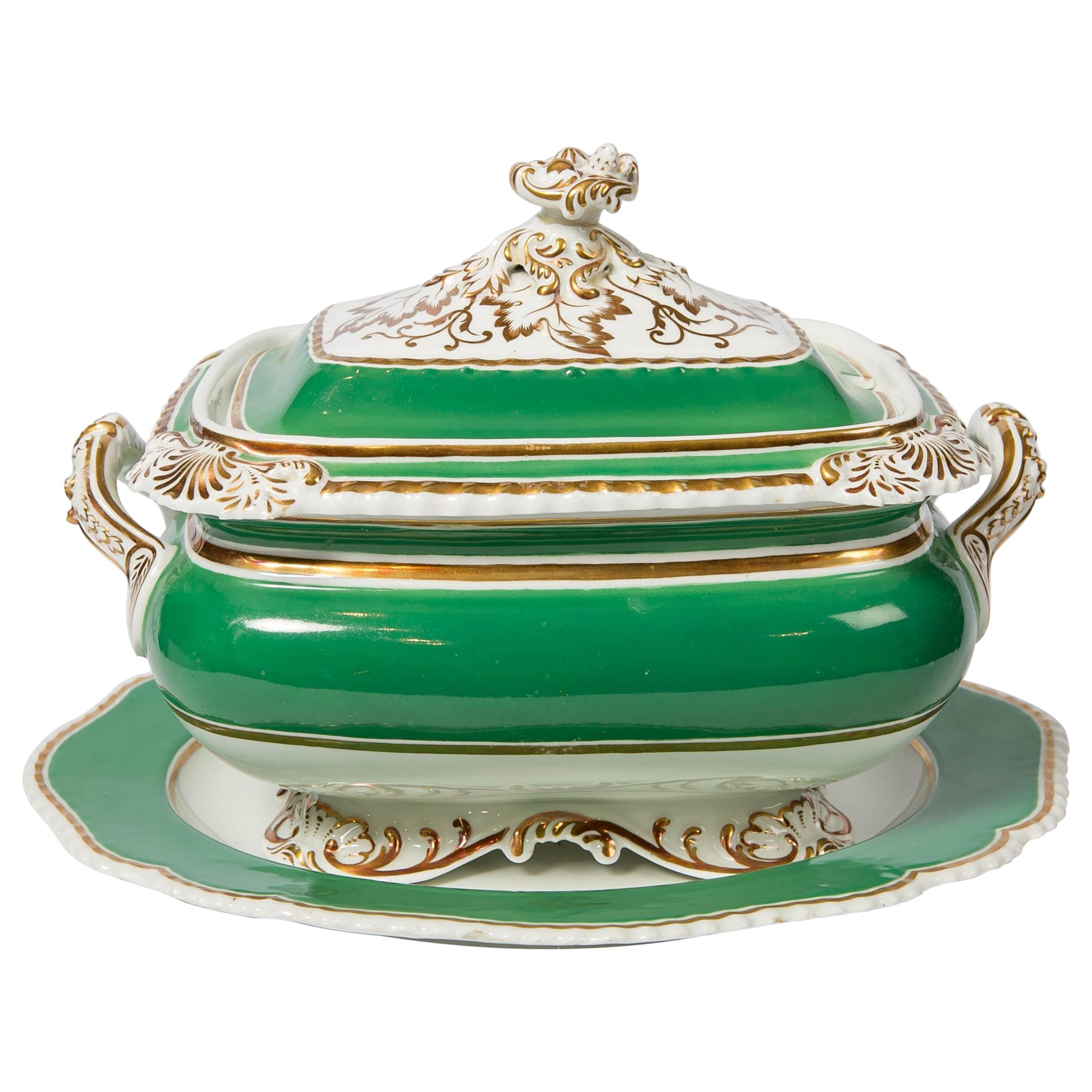 Chamberlains Worcester Green Soup Tureen Made in England, circa 1825