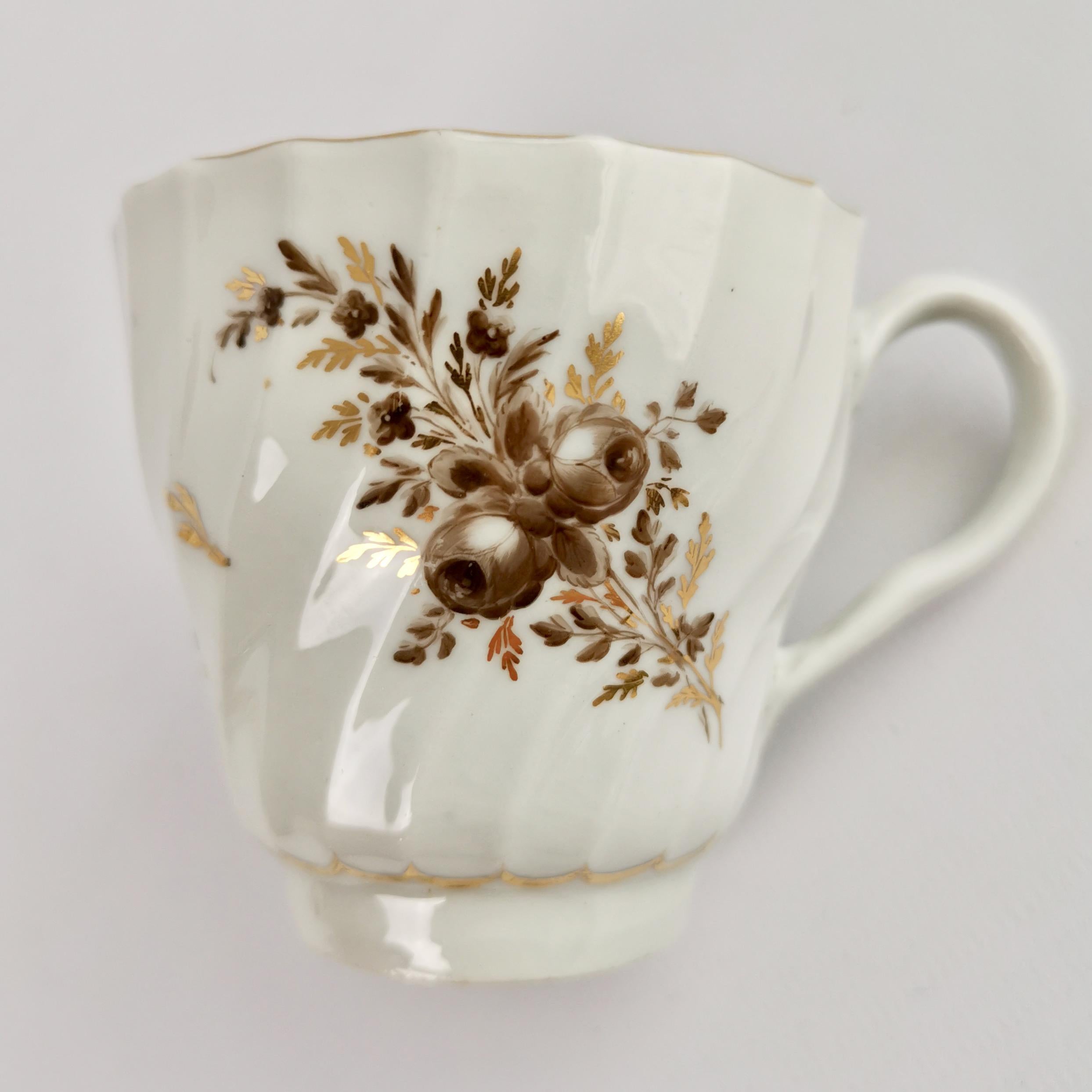 Chamberlains Worcester Orphaned Coffee Cup, Sepia Flower Sprays, Georgian ca1795 In Good Condition For Sale In London, GB