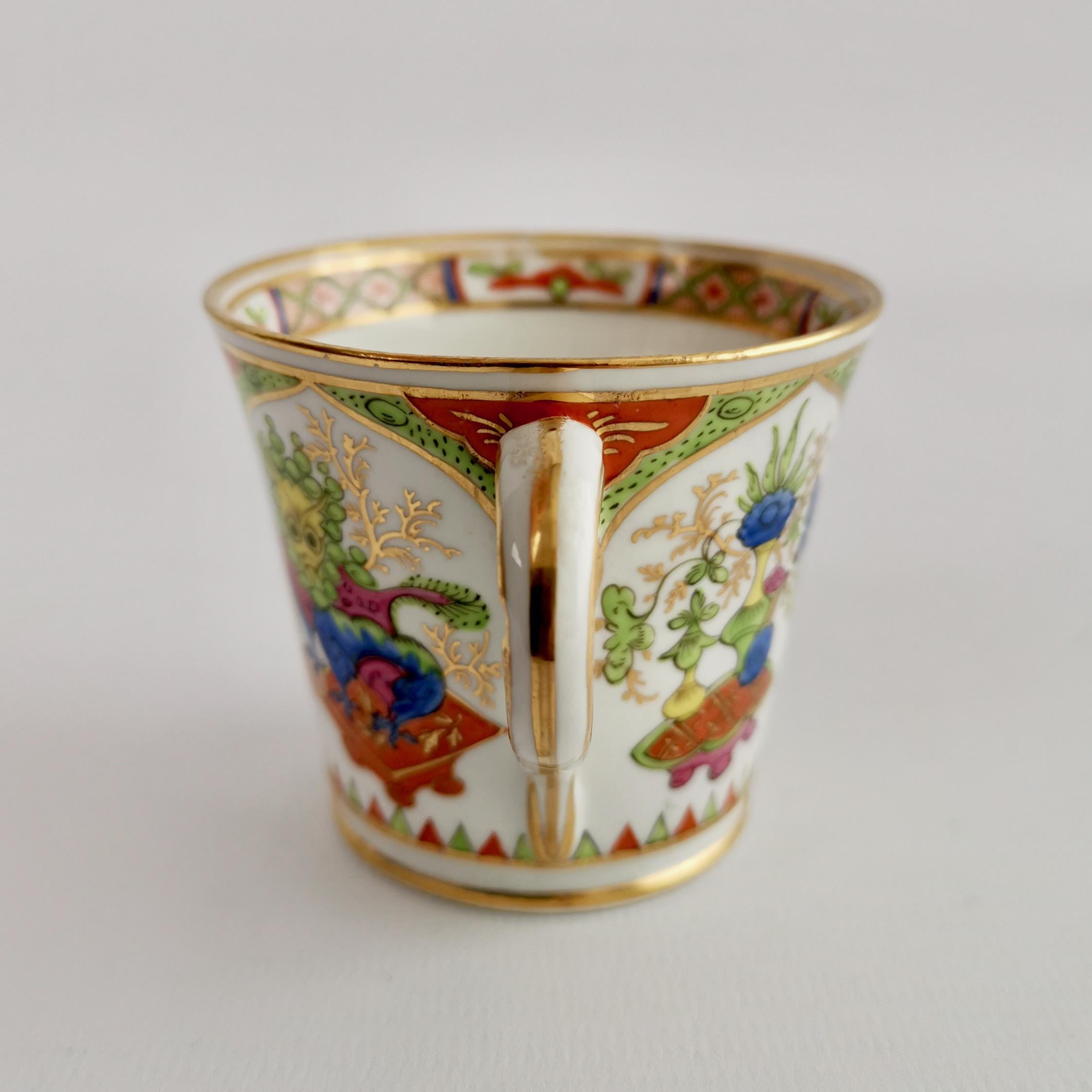 English Chamberlain's Worcester Orphaned Porcelain Coffee Cup, Dragons, circa 1810