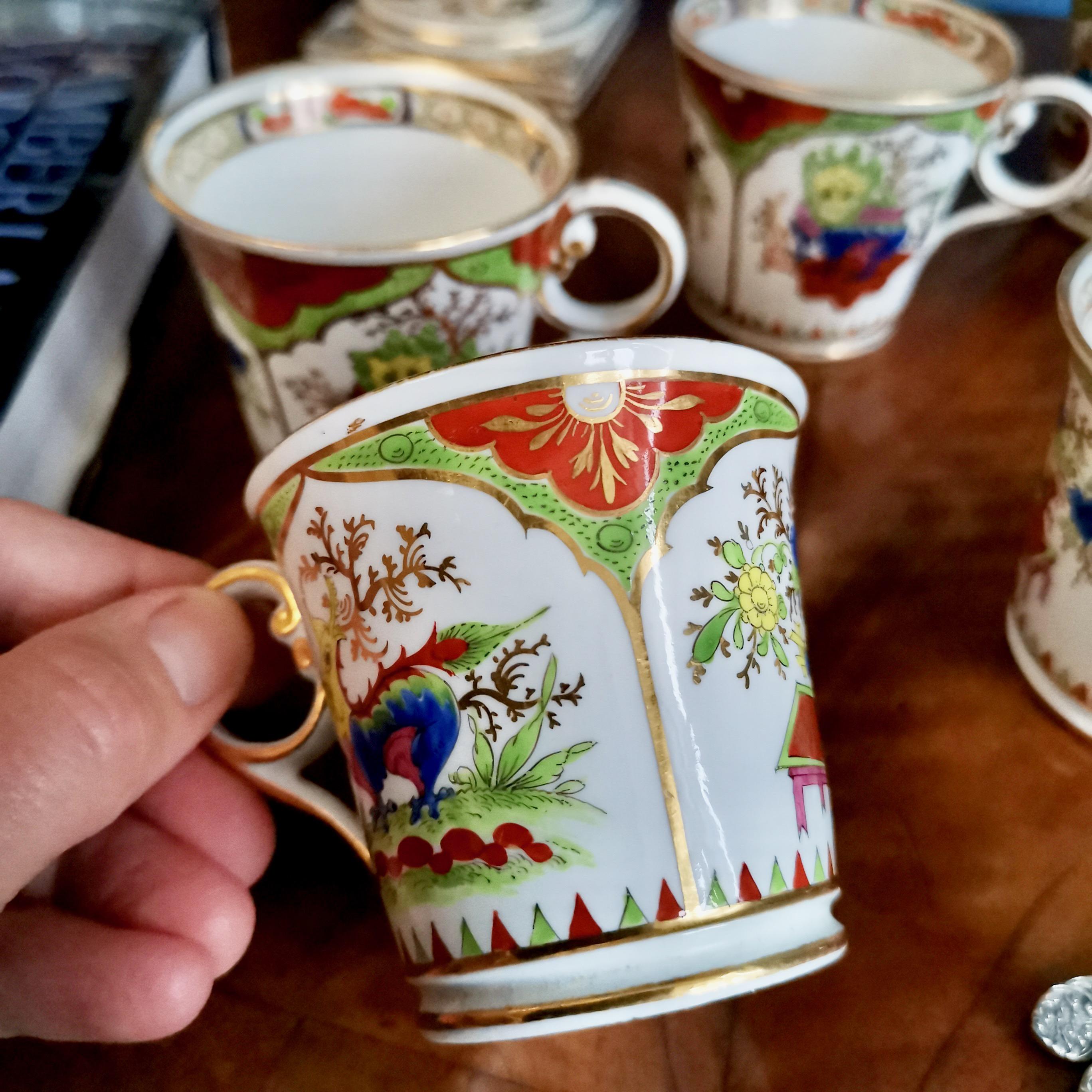Hand-Painted Chamberlain's Worcester Orphaned Porcelain Coffee Cup, Dragons, circa 1810