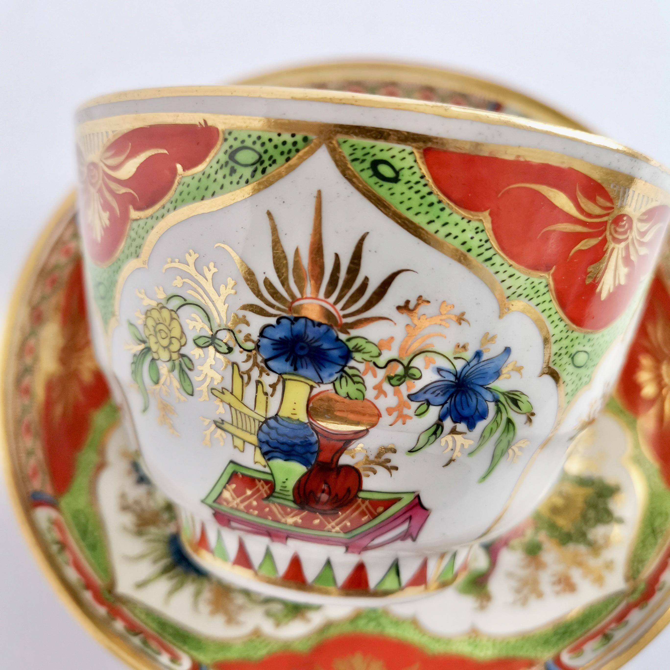 Chamberlains Worcester Porcelain Breakfast Cup, Dragons in Compartments, Ca 1800 In Good Condition In London, GB