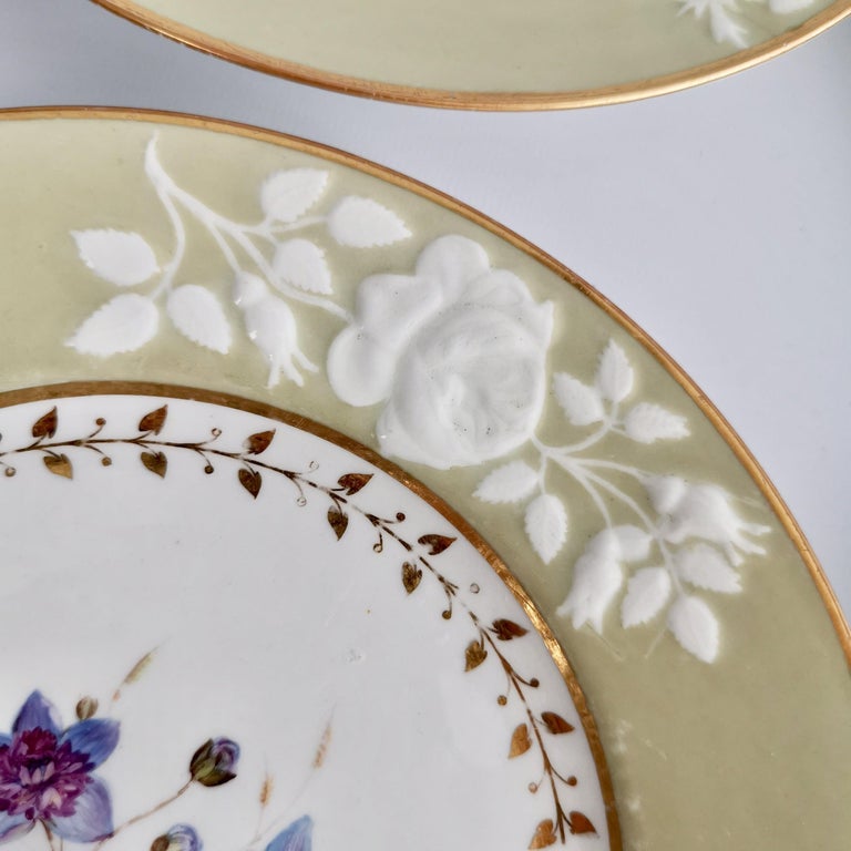 Chamberlains Worcester Porcelain Dessert Service, Sage Green, Flowers, 1816-1820 4