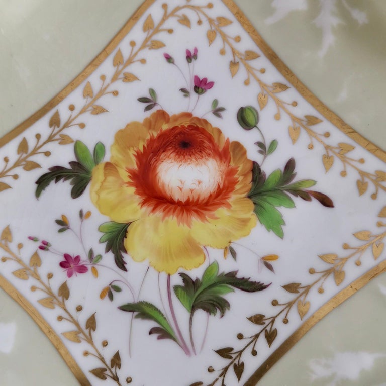 Chamberlains Worcester Porcelain Dessert Service, Sage Green, Flowers, 1816-1820 5