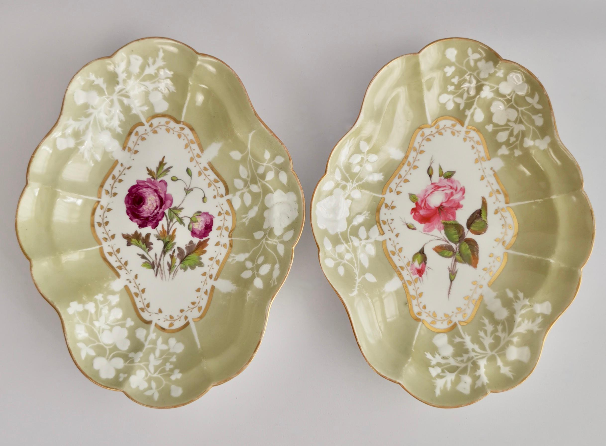 English Chamberlains Worcester Porcelain Dessert Service, Sage Green, Flowers, 1816-1820