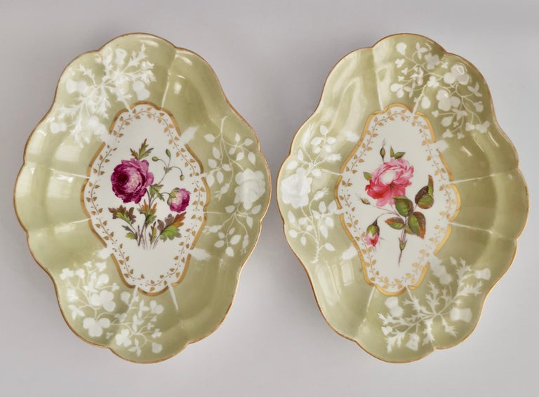 English Chamberlains Worcester Porcelain Dessert Service, Sage Green, Flowers, 1816-1820