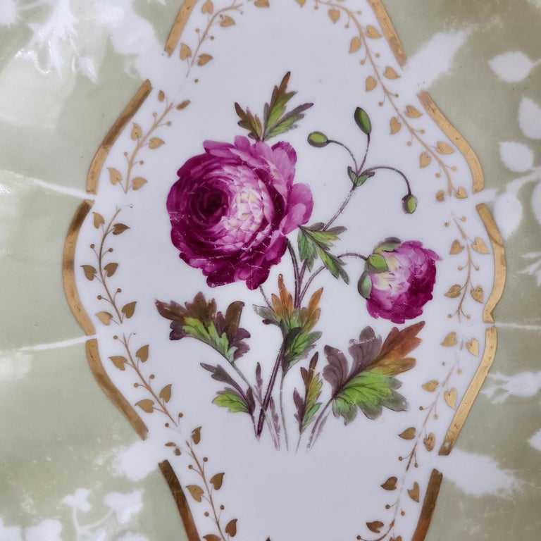 Chamberlains Worcester Porcelain Dessert Service, Sage Green, Flowers, 1816-1820 1