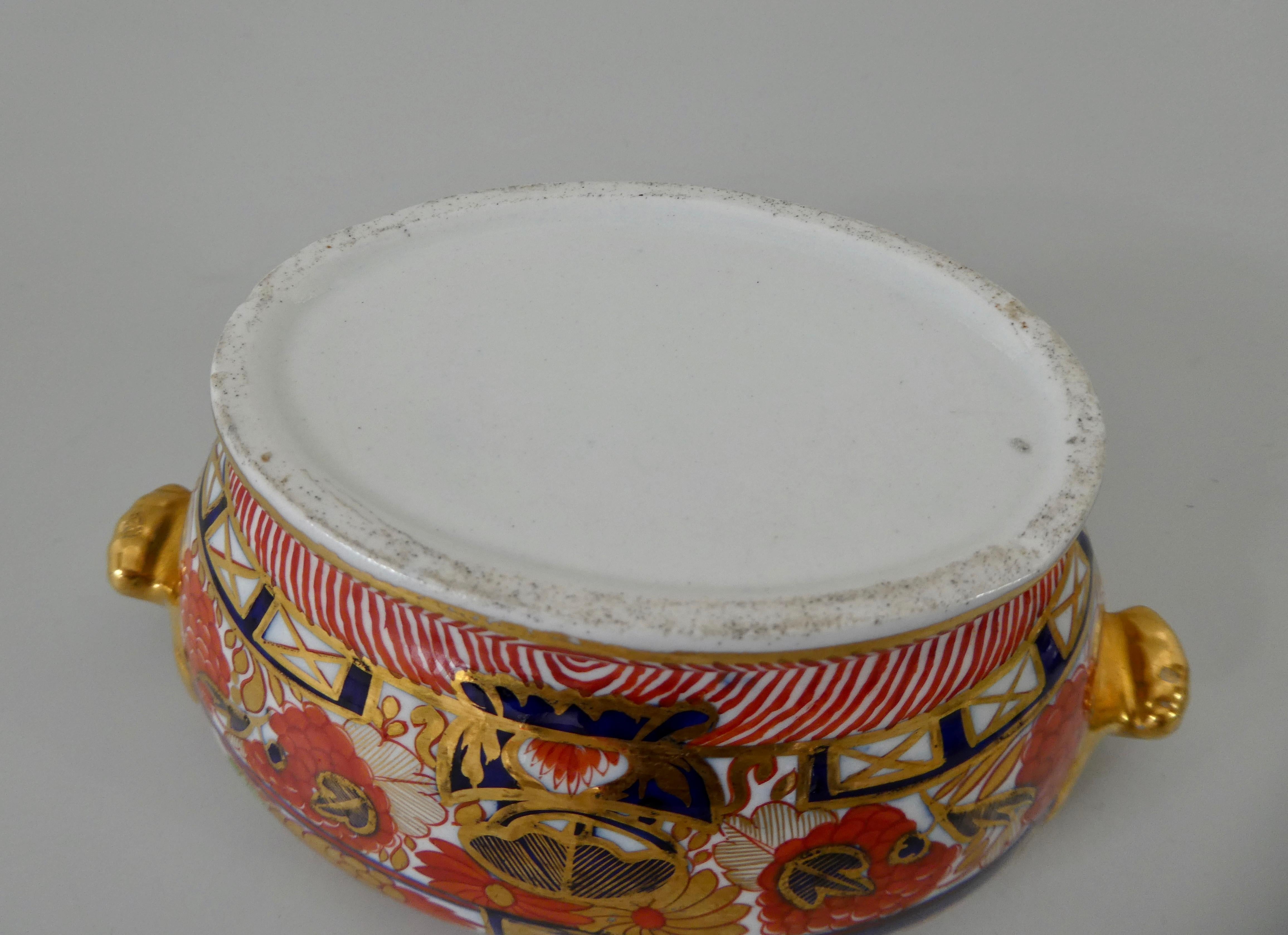 Chamberlains Worcester Porcelain Sauce Tureen, Imari Pattern, circa 1800 1