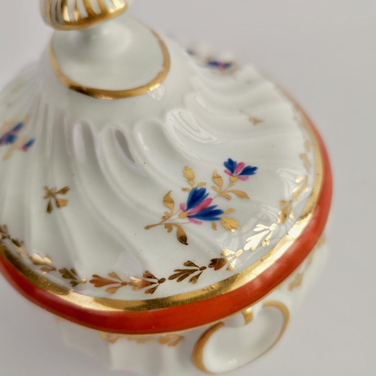 Chamberlains Worcester Porcelain Sucrier, White and Ochre, Georgian, circa 1795 For Sale 3