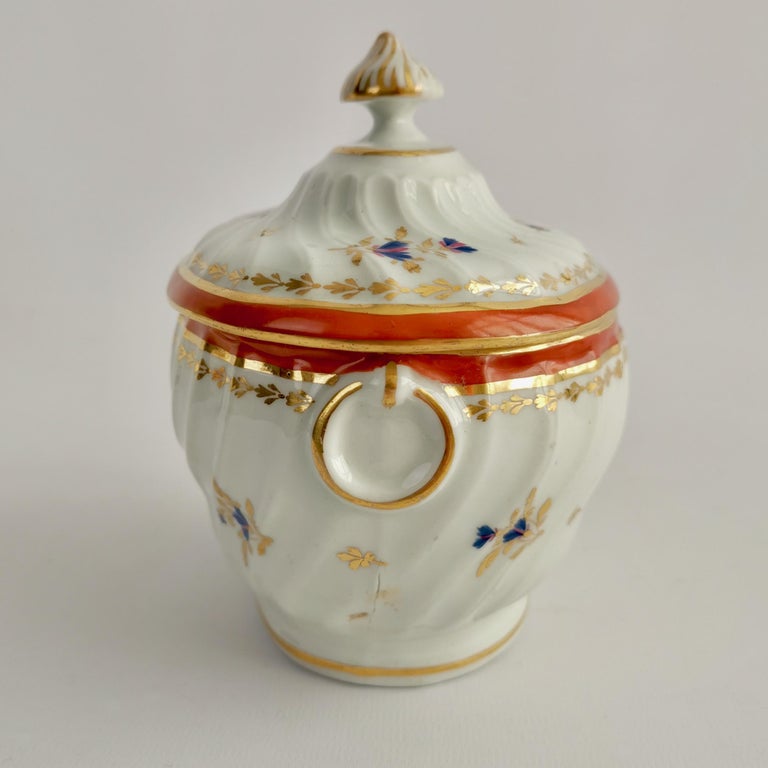 George III Chamberlains Worcester Porcelain Sucrier, White and Ochre, Georgian, circa 1795 For Sale
