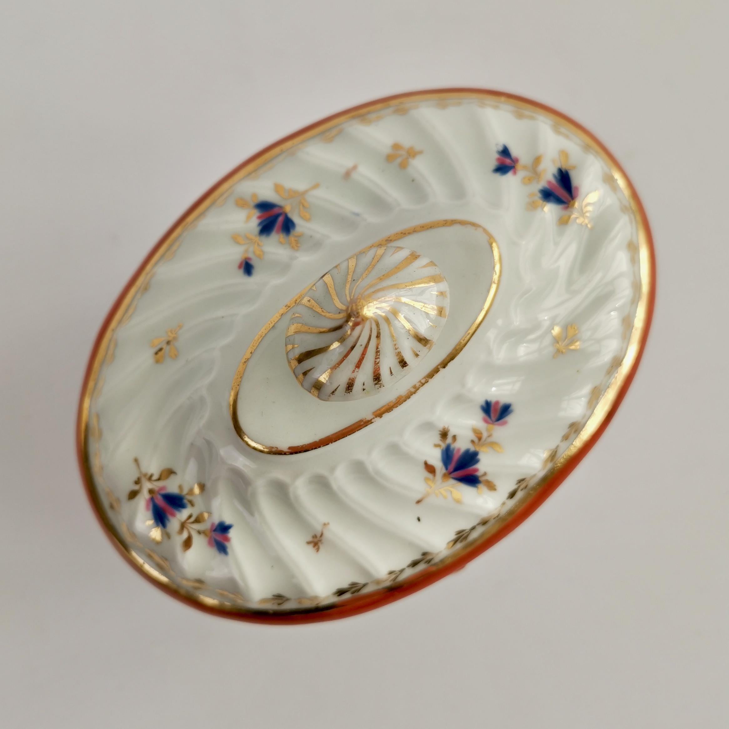 English Chamberlains Worcester Porcelain Sucrier, White and Ochre, Georgian, circa 1795