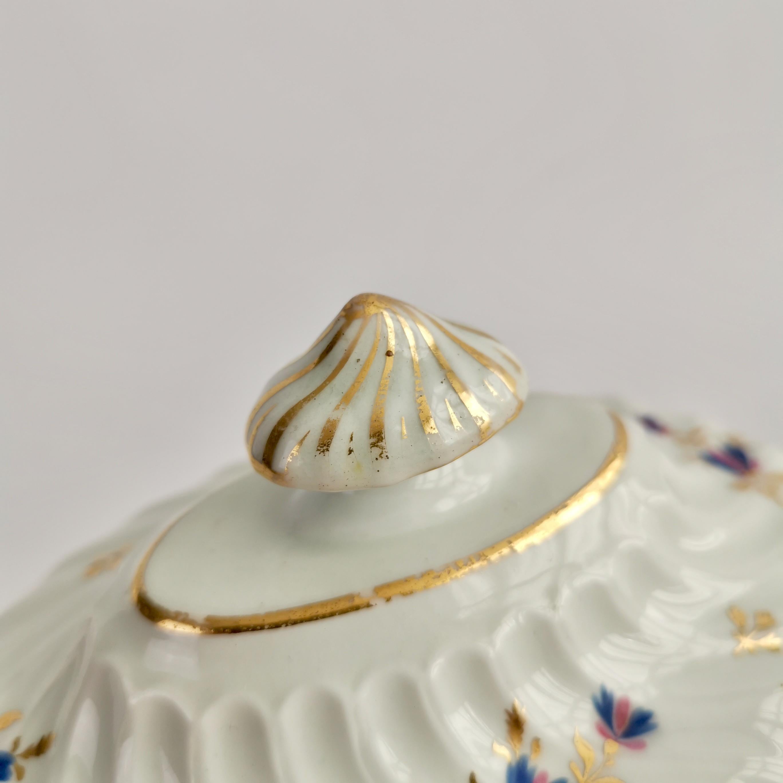 Hand-Painted Chamberlains Worcester Porcelain Sucrier, White and Ochre, Georgian, circa 1795