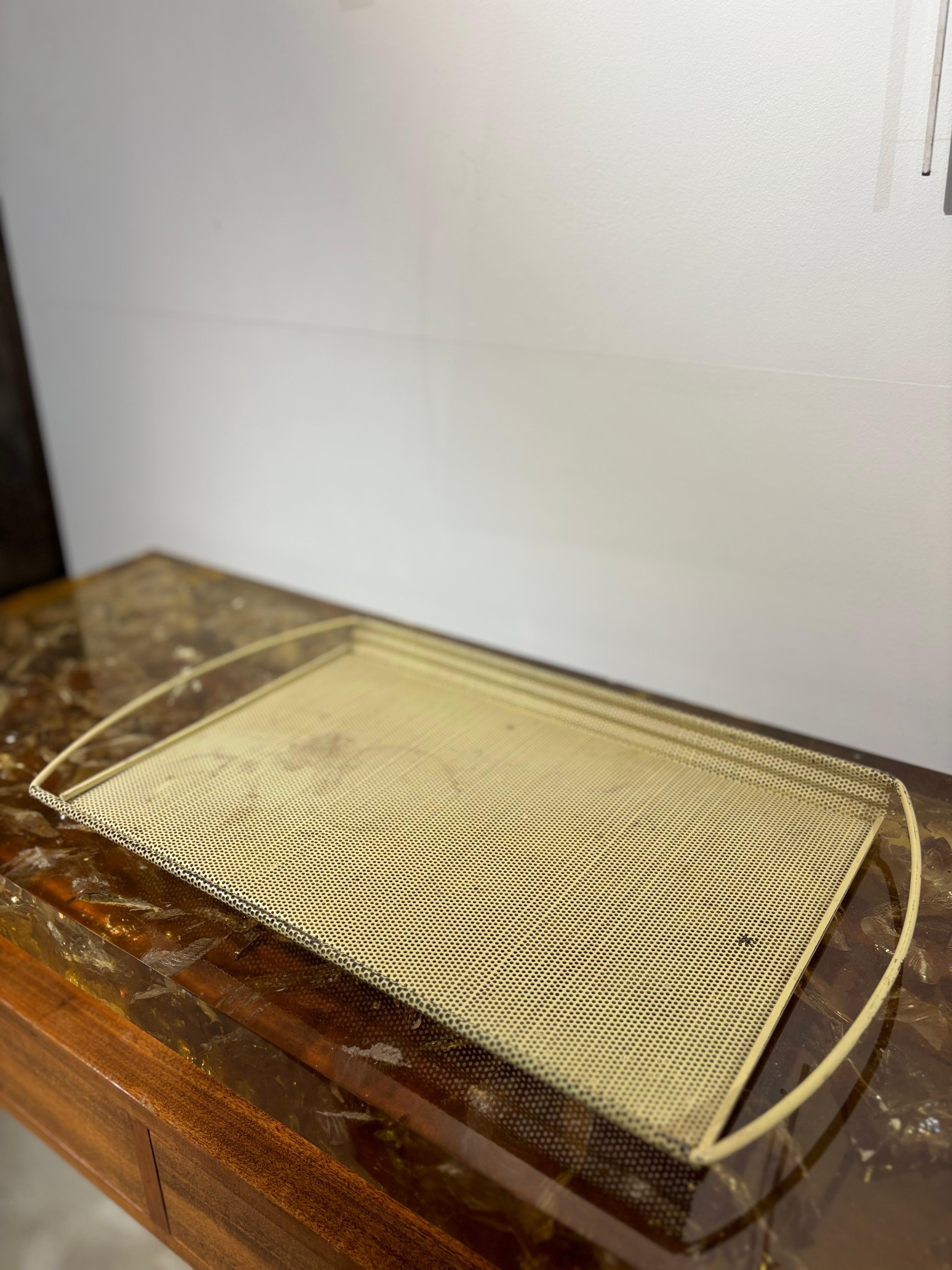 Chambord plate by Mathieu Matégot (Französisch) im Angebot