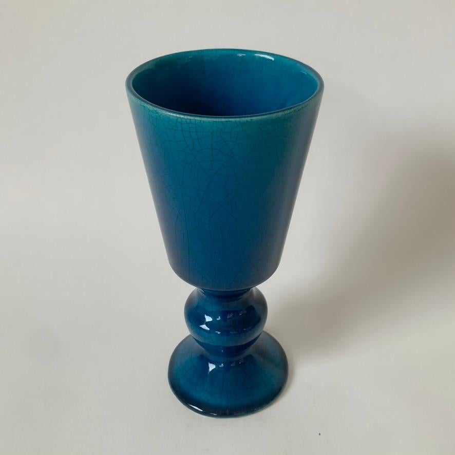 Français Vase en céramique bleu Chambost vers 1970, France. en vente
