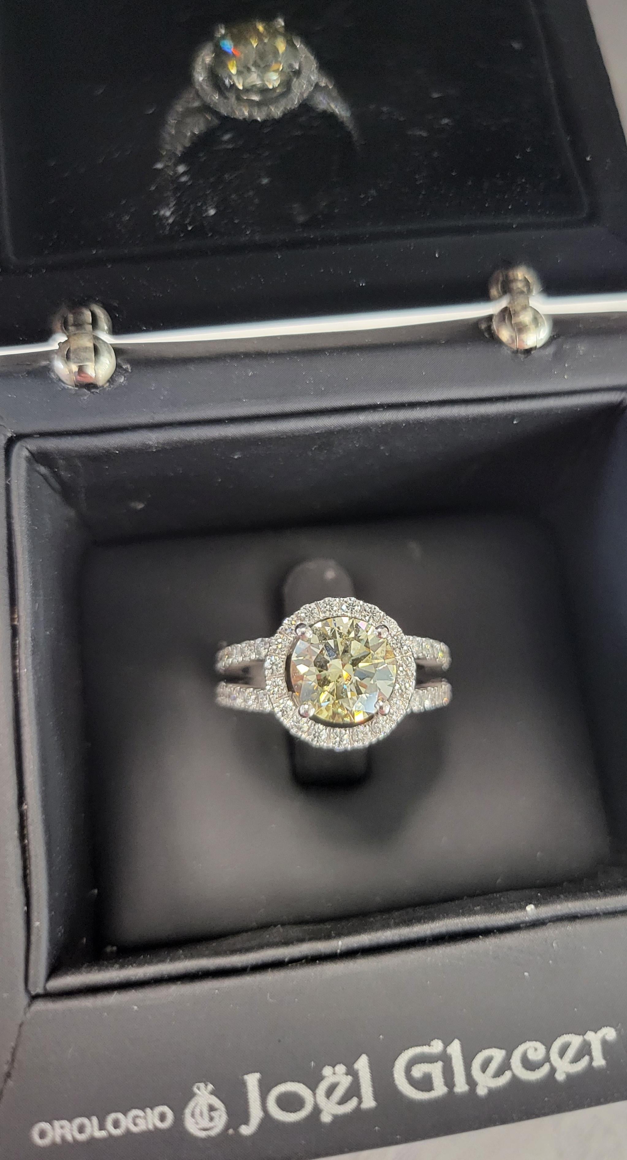 Chameleon Colour Change 2.10 Ct Diamond 18 kt Ring, GIA Certificate For Sale 6