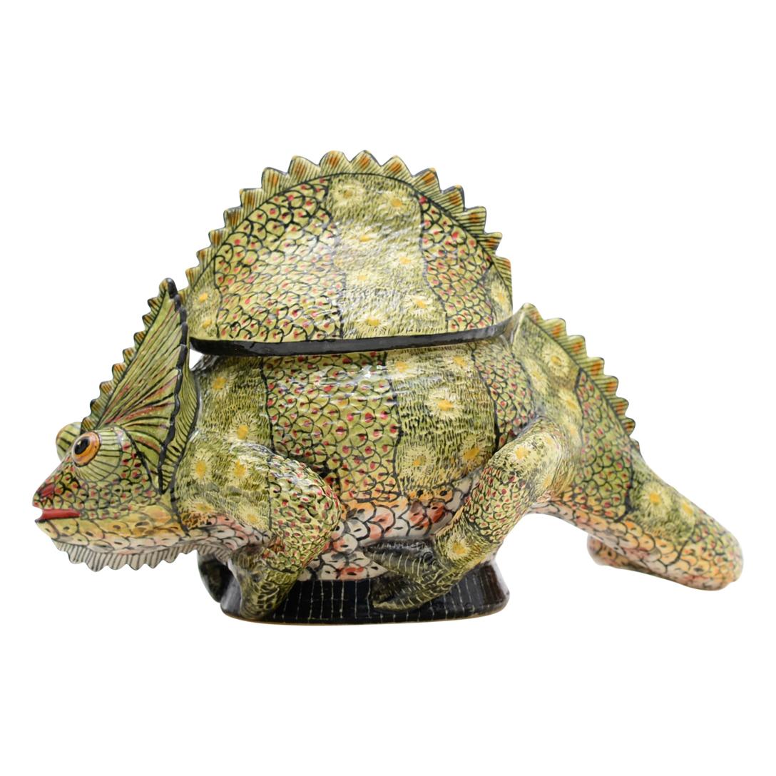 Handgefertigte Chameleon-Schmuckkästchen aus Keramik, hergestellt in Südafrika im Angebot 1