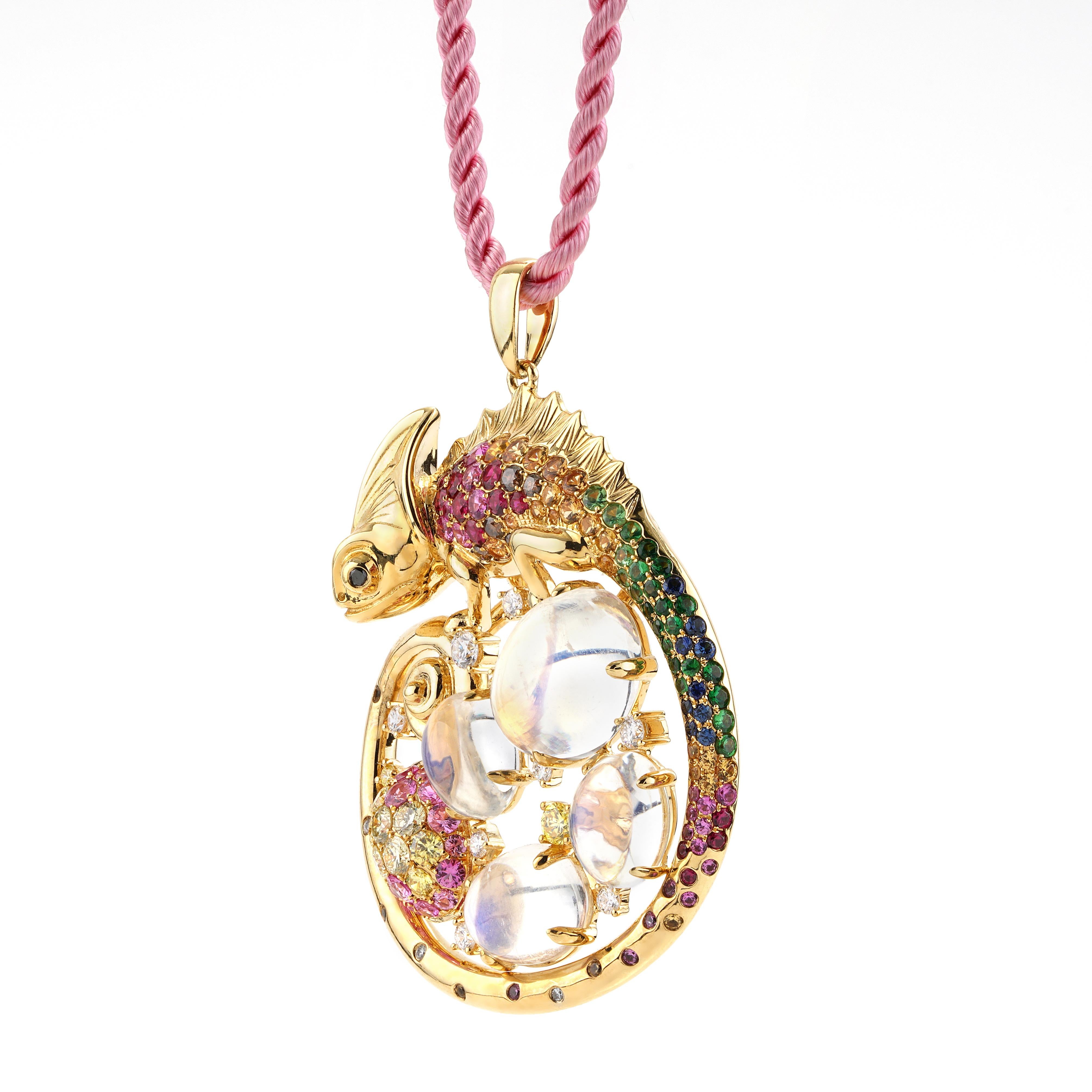Ciondolo Camaleonte 12 pietre lunari CTTW con gemme e diamanti multicolori in oro 18 carati In condizioni Nuovo in vendita a Chicago, IL