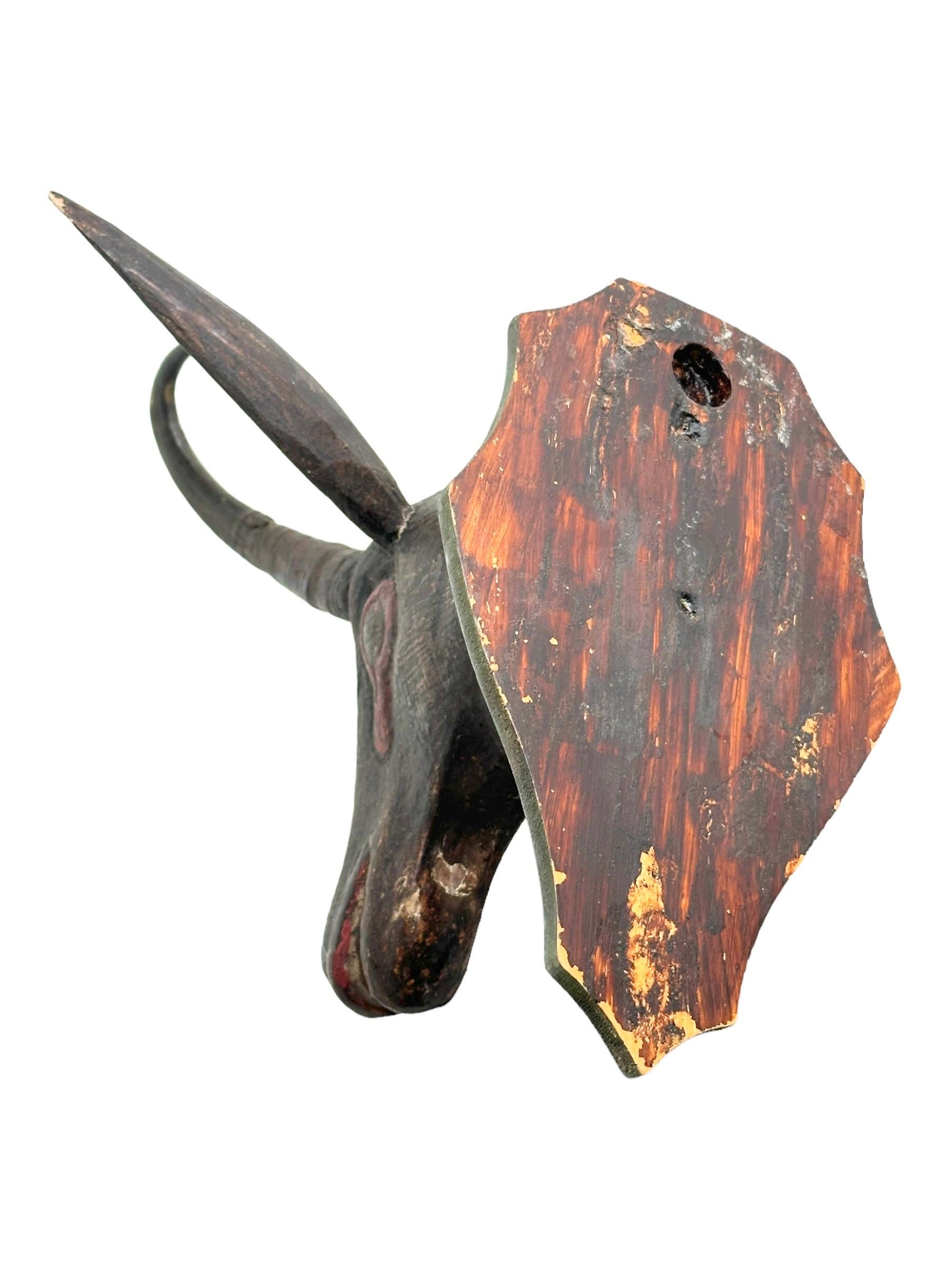 Trofeo de madera de arte popular primitivo de Gamuza del Black Forest tallado a mano, Siglo XIX en venta 1