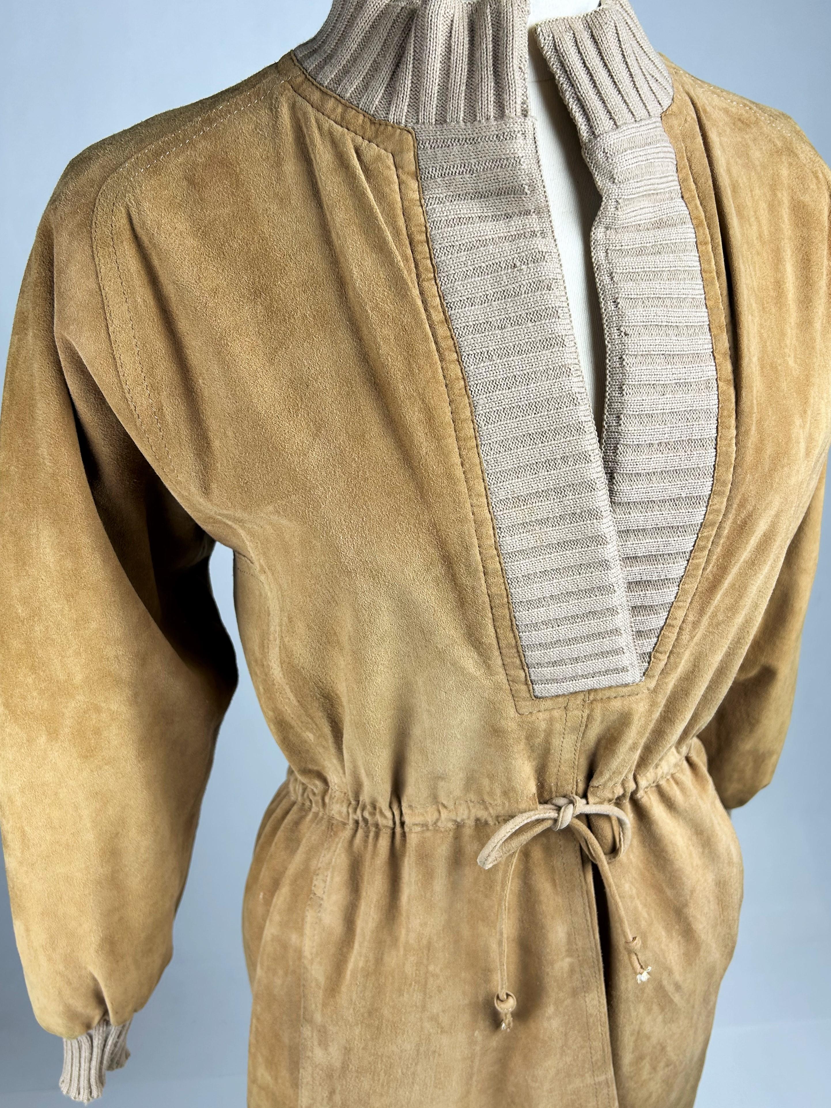 Kleid aus Chamois-Wildleder von Emanuel Ungaro Parallèle - Frankreich, um 1982 im Angebot 10