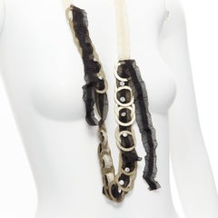 CHAMOREL Schwarze lange Halskette aus antikem Gold mit nacktem Netzband und Münzkristall in Kreis