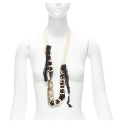 CHAMOREL Schwarze lange Halskette aus antikem Gold mit nacktem Netzband und Münzkristall in Kreis