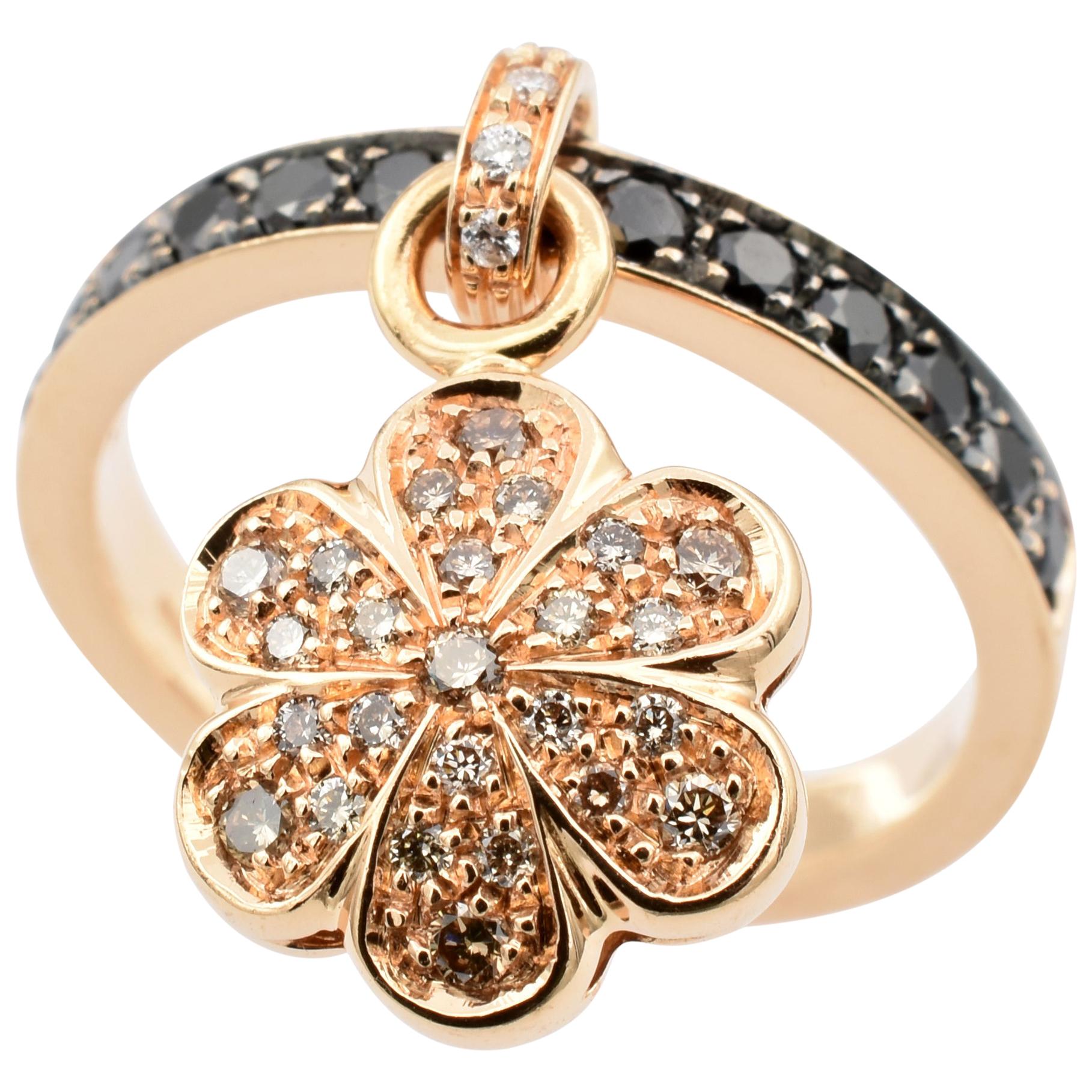 Champagnerfarbener und schwarzer Diamanten-Blumen-Charm-Ring, hergestellt in Italien