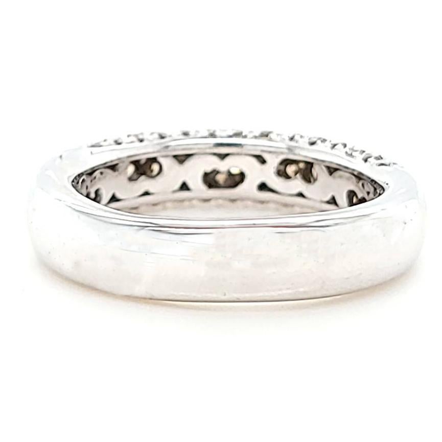 Donna Anello con pavé di diamanti champagne e cioccolato in oro bianco in vendita