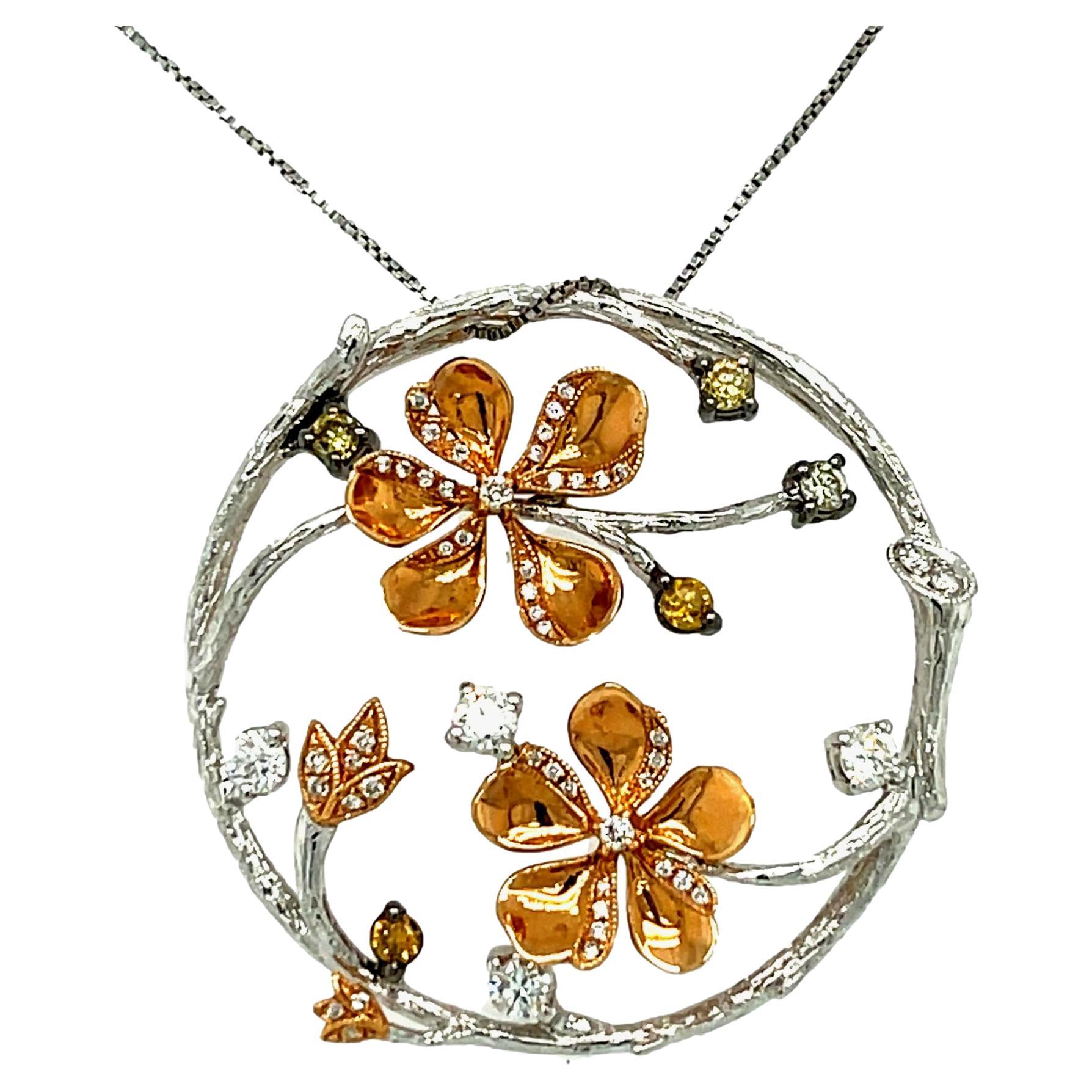 Champagnerfarbener und weißer Diamant-Blumenanhänger aus 18 Karat Weiß- und Roségold im Angebot