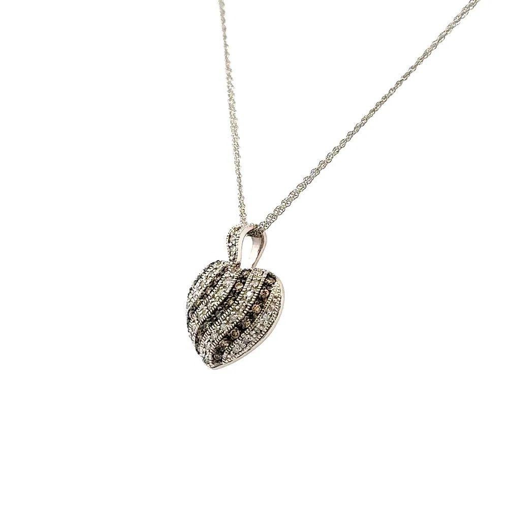 Taglio brillante Collana con ciondolo a cuore con diamanti bianchi e champagne in vendita