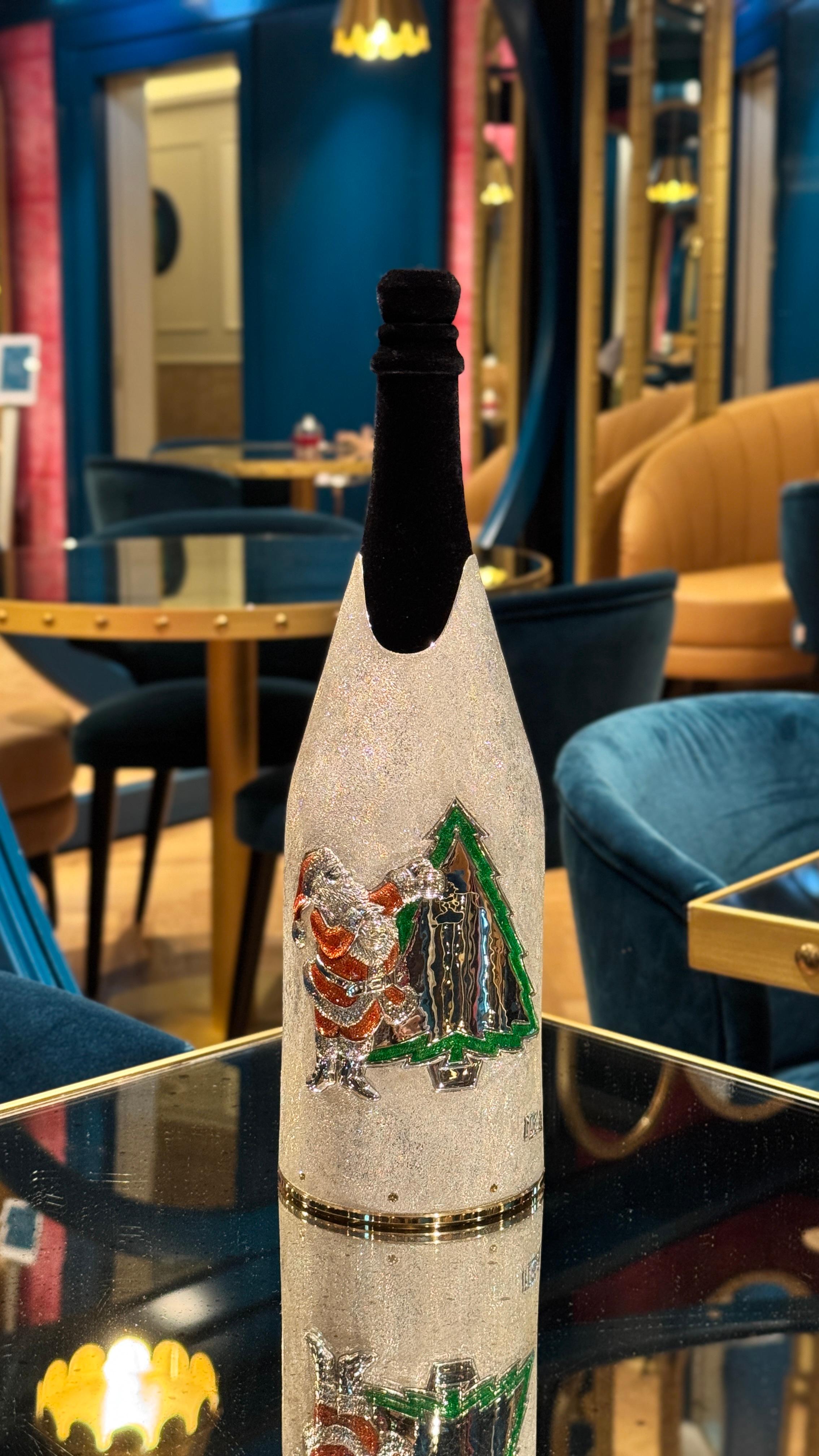 We are happy to present our last creation: our Merry Christmas champagne bottle cover.
This K-Over is perfect to celebrate the most magical  and happiest time of the year. Your special toast with family and friends will be enriched using this