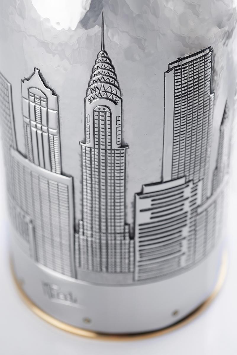 Moderno Champagne Bottle Cover, New York New York, Luxory Personalized Gift, Silver in vendita