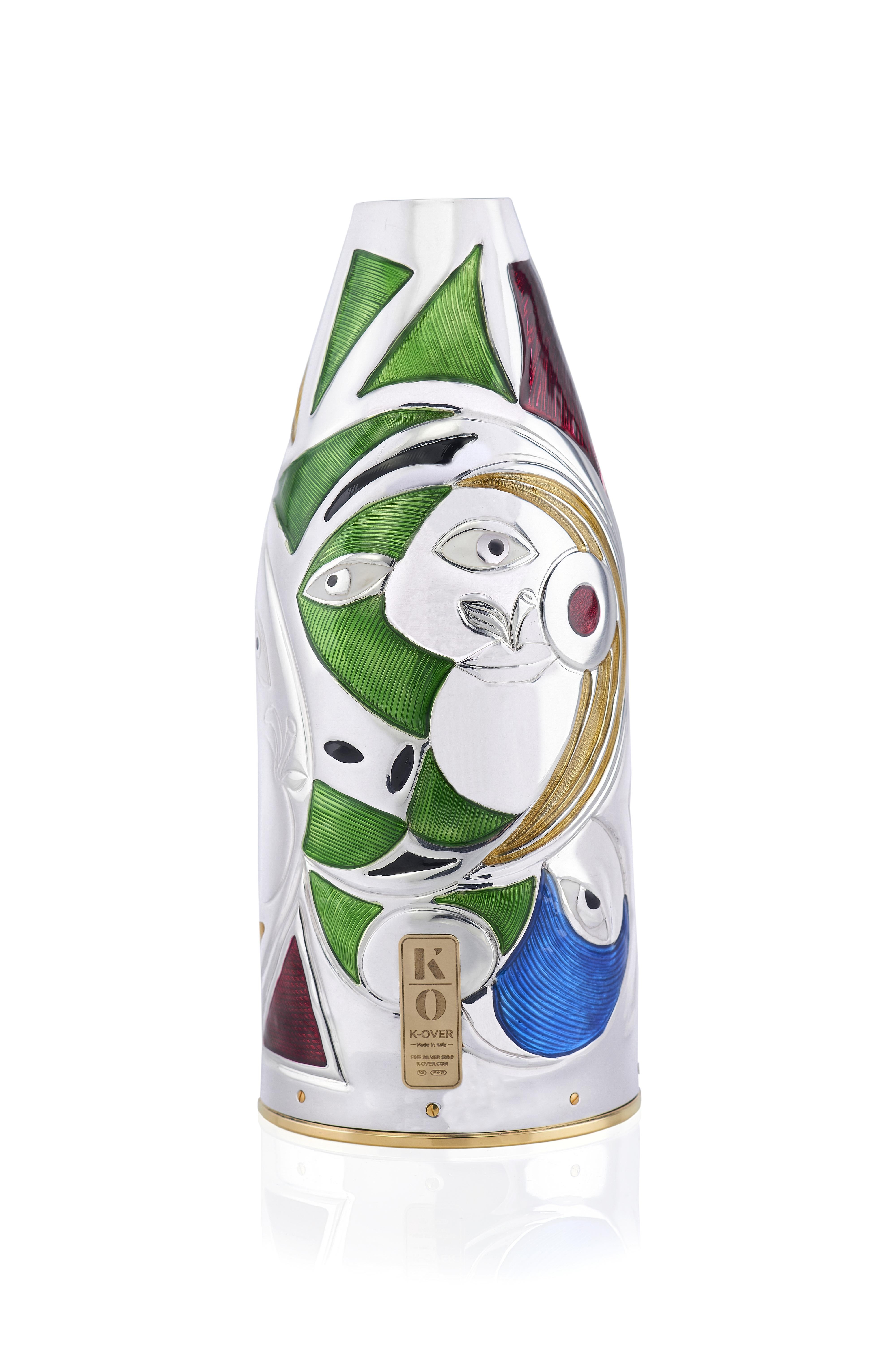 
Explore the latest creation of Stefano Vigni, this unique champagne bottle K-OVER from our Work of Art collection. This new cover is telling us a love history divided in three different moment, each moment is represented with three different