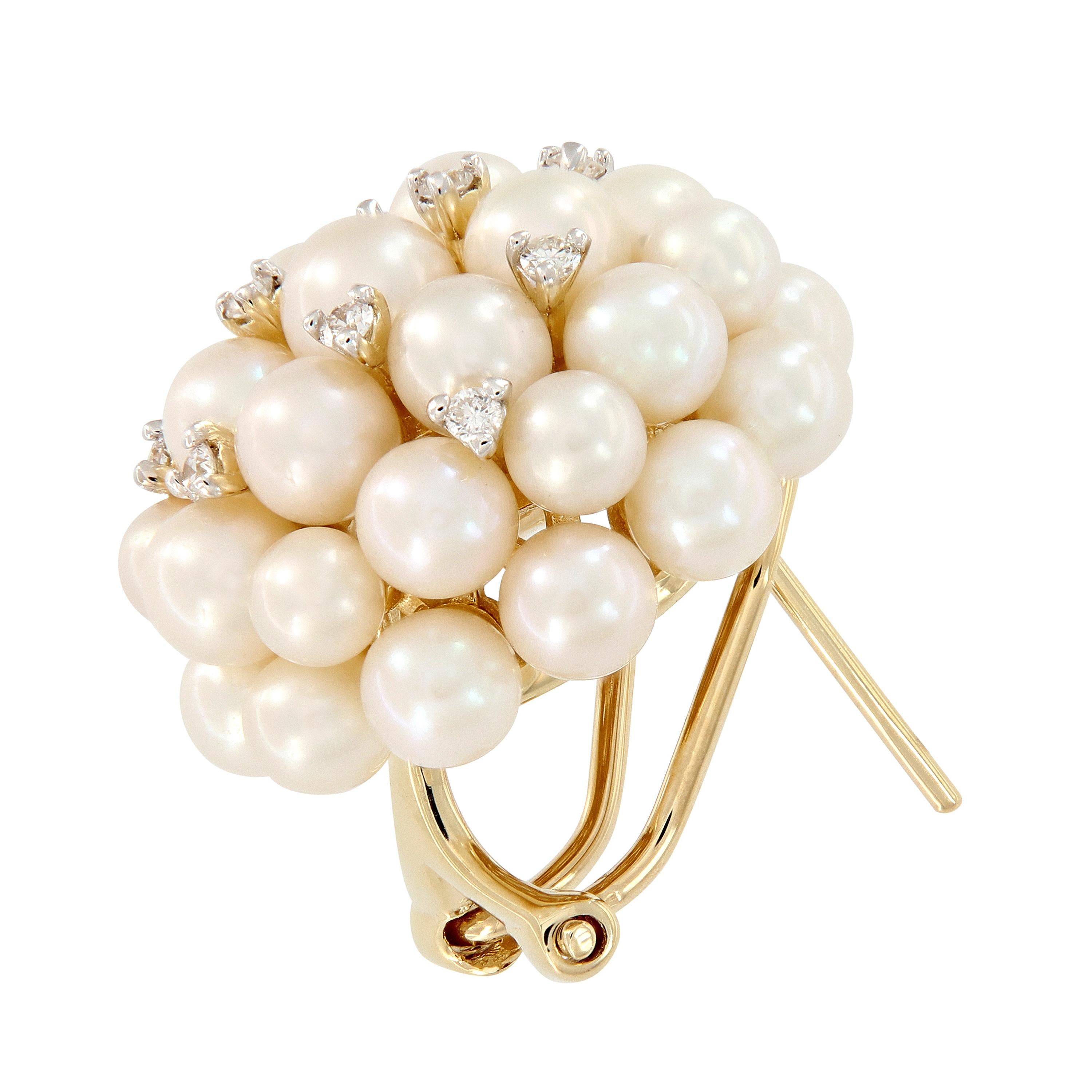 Retro-inspired in design, but timeless in wear. The pearls and diamonds are artfully arranged and are set in 14k yellow gold.

Diamonds 0.19 cttw