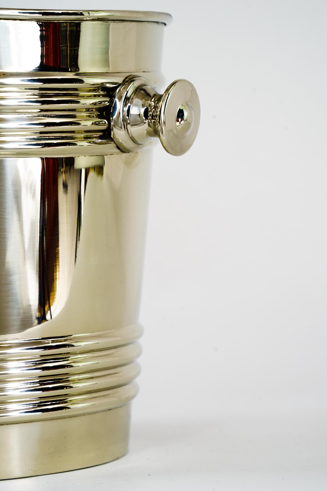 Champagne bucket alpaca around, 1920s
Polished.