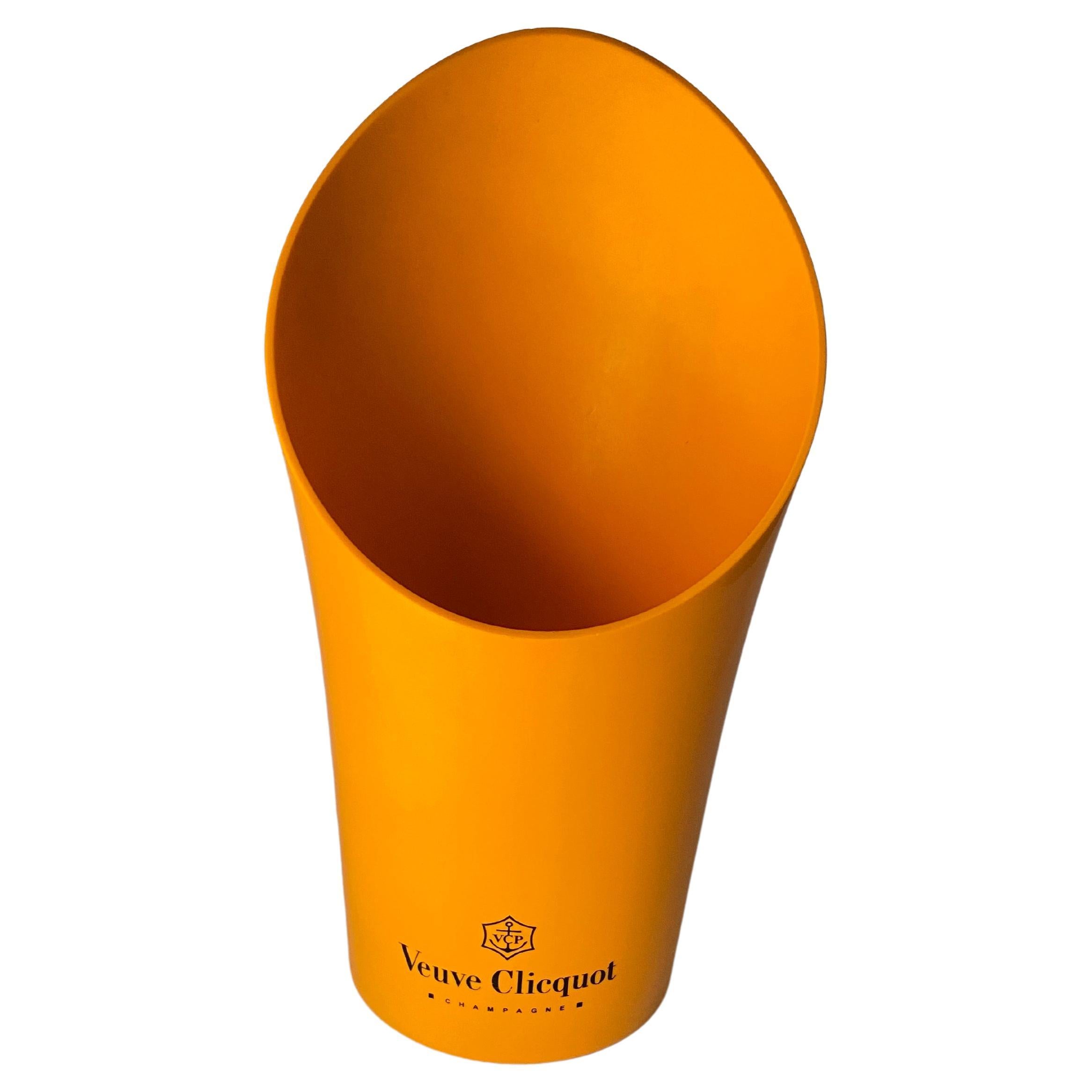 Champagne bucket with an Orange Color.
Ice bucket.
In Plastic, by Veuve Cliquot Champagne.
Made during the 20th Century.