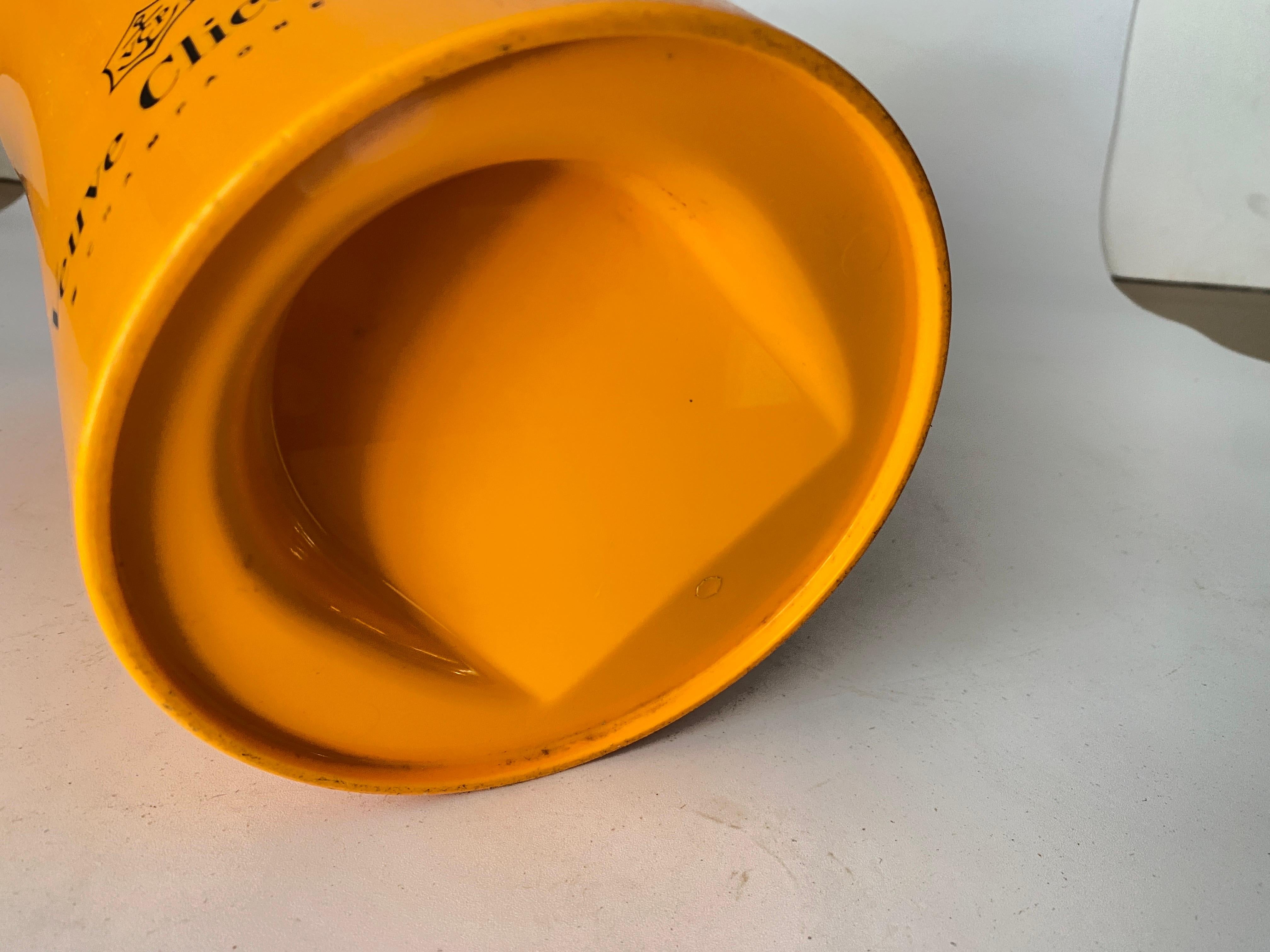 Champagner-Bucket Veuve-Cliquot aus Kunststoff in Orange, Frankreich, 20. Jahrhundert (Neobarock) im Angebot
