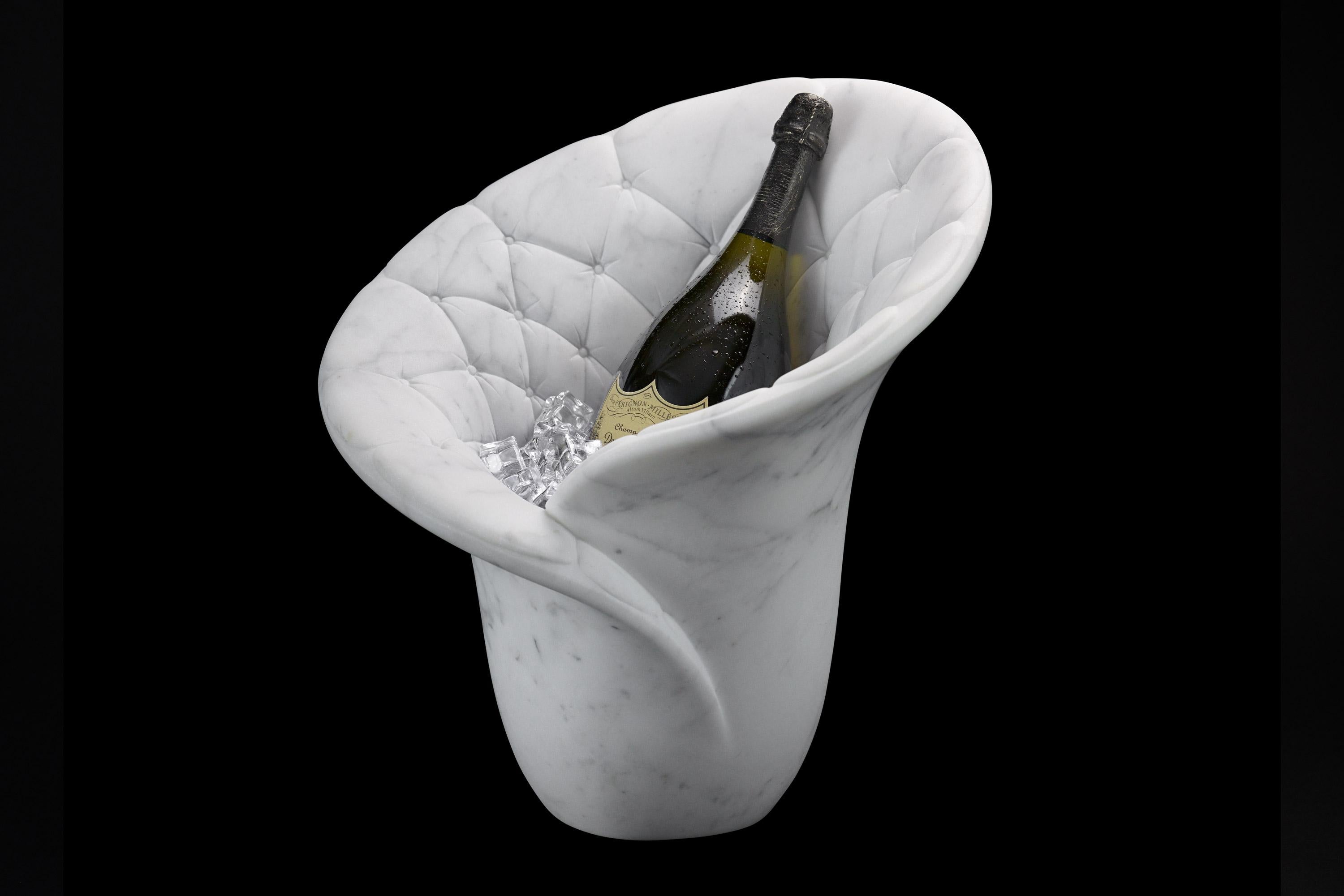 Champagner Eimer Weinkühler Statuario Marmor Handgemacht in Italien Gepolsterte Form (Handgeschnitzt) im Angebot