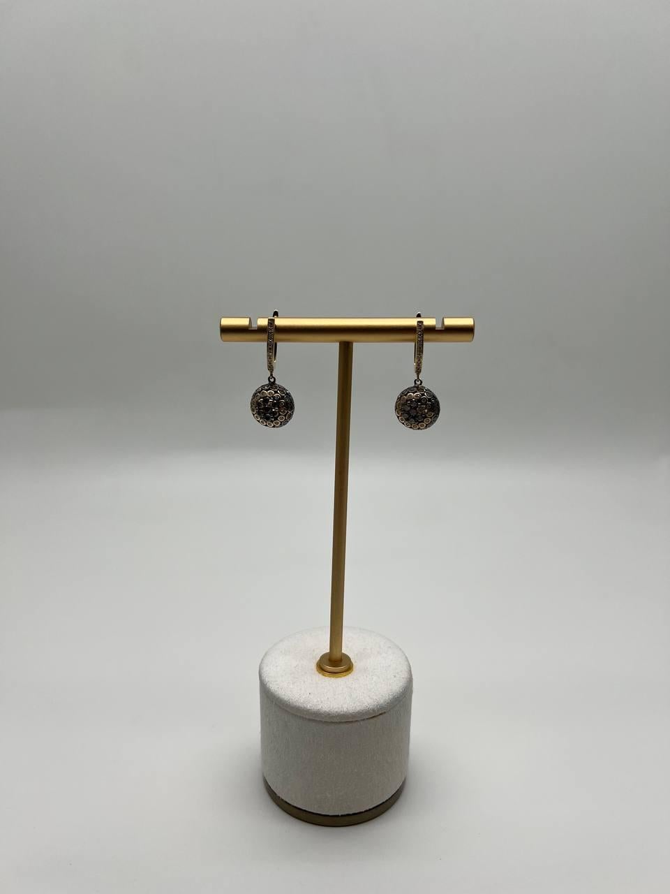 Orecchini pendenti in oro 14K con pavé di diamanti Champagne Cognac in vendita 1