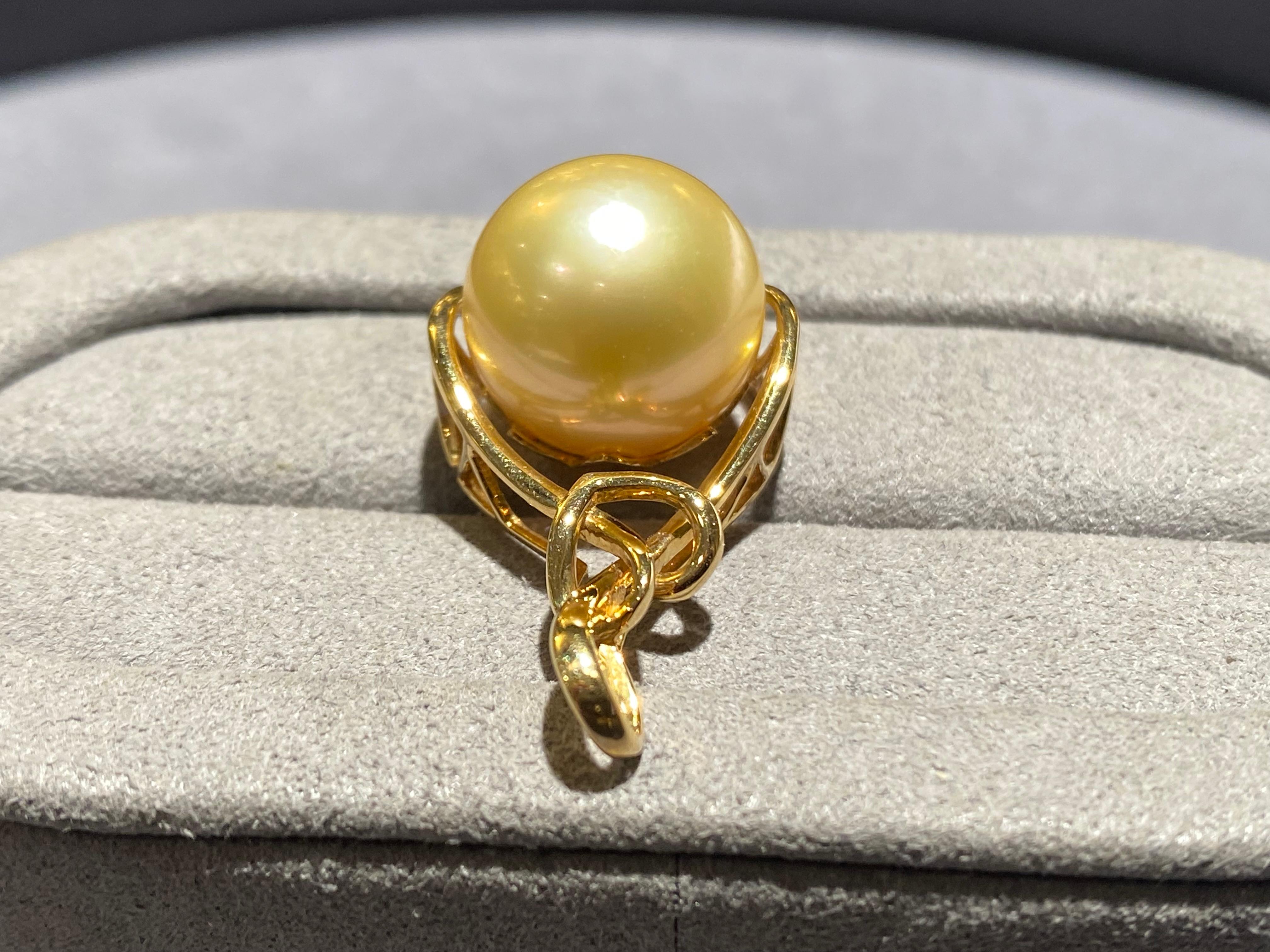 Women's Champagne Colour South Sea Pearl Pendant in 18k Yellow Gold For Sale