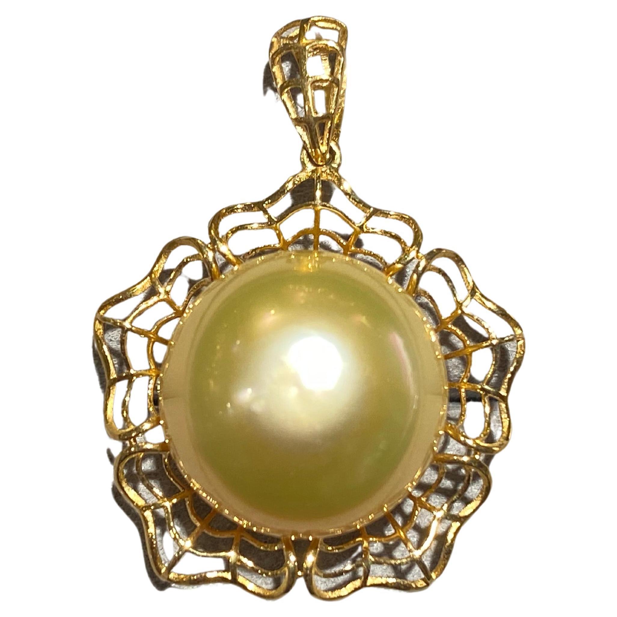 Champagne Colour South Sea Pearl Pendant in 18k Yellow Gold For Sale