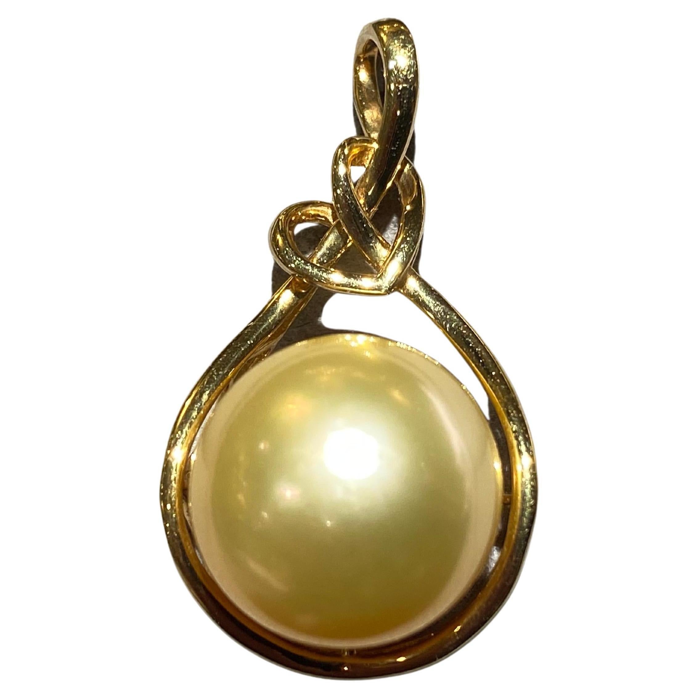 Champagne Colour South Sea Pearl Pendant in 18k Yellow Gold