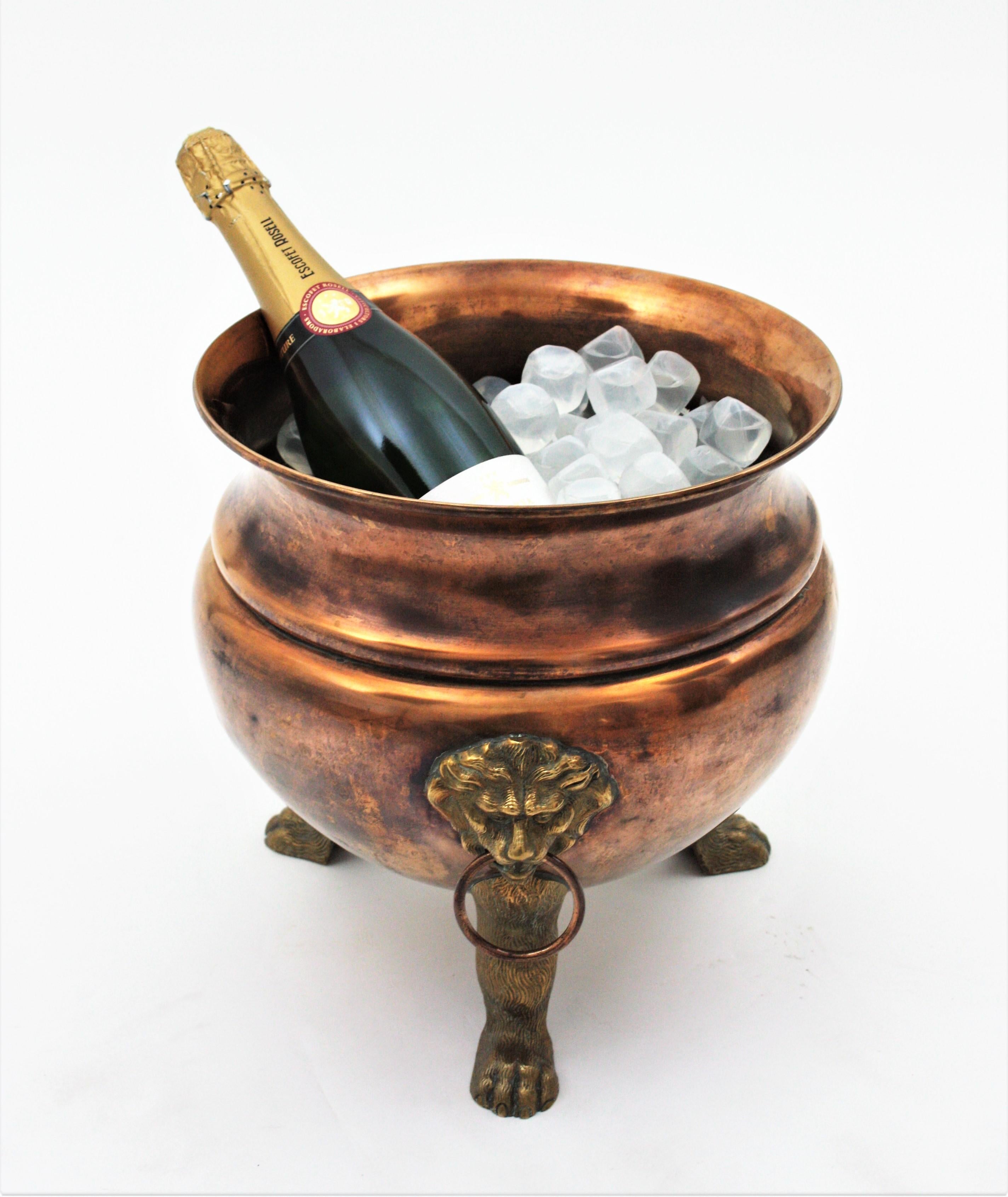 Champagne Cooler Ice Bucket with Lion Heads, Copper and Brass For Sale 1
