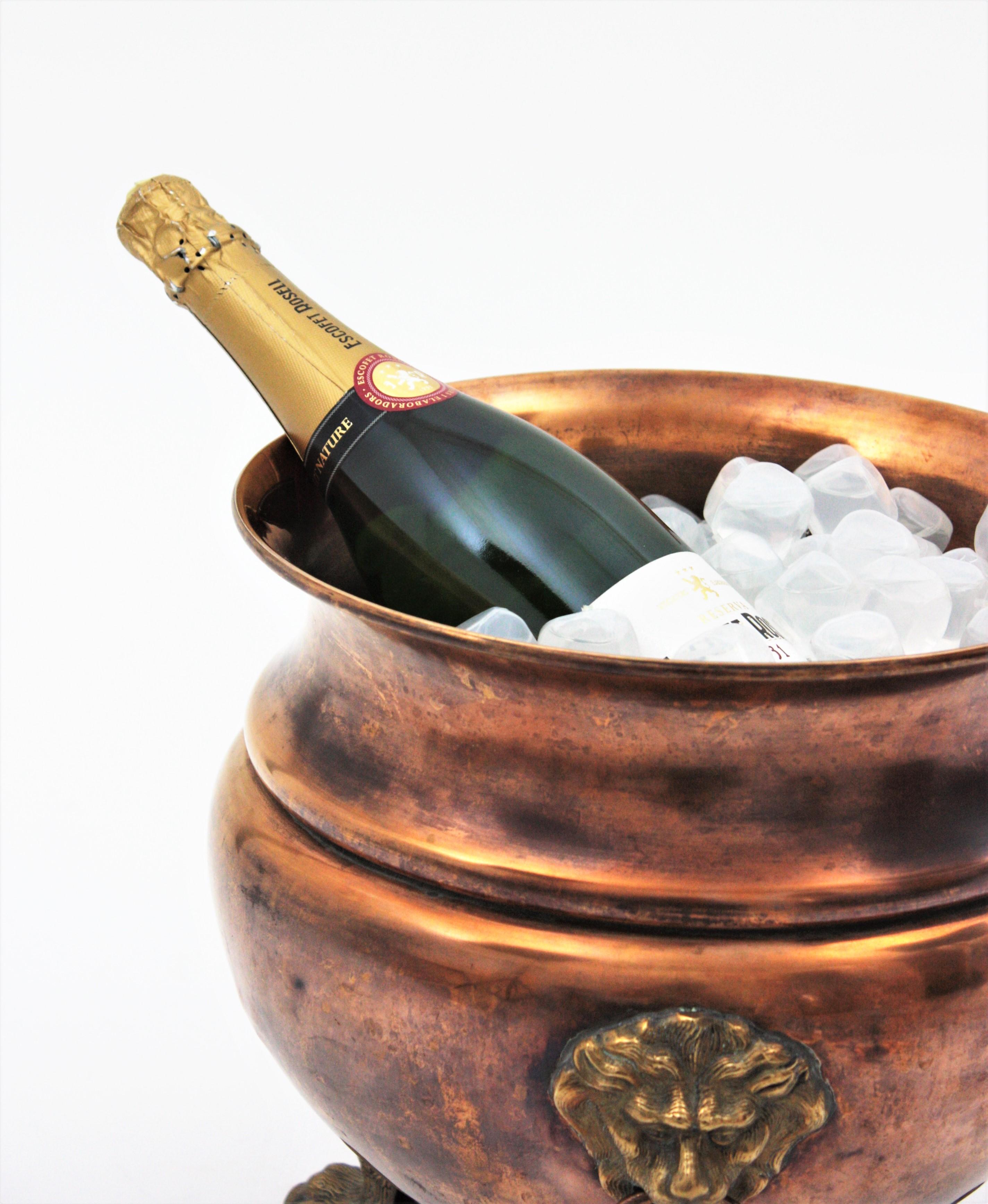 Champagne Cooler Ice Bucket with Lion Heads, Copper and Brass In Good Condition For Sale In Barcelona, ES